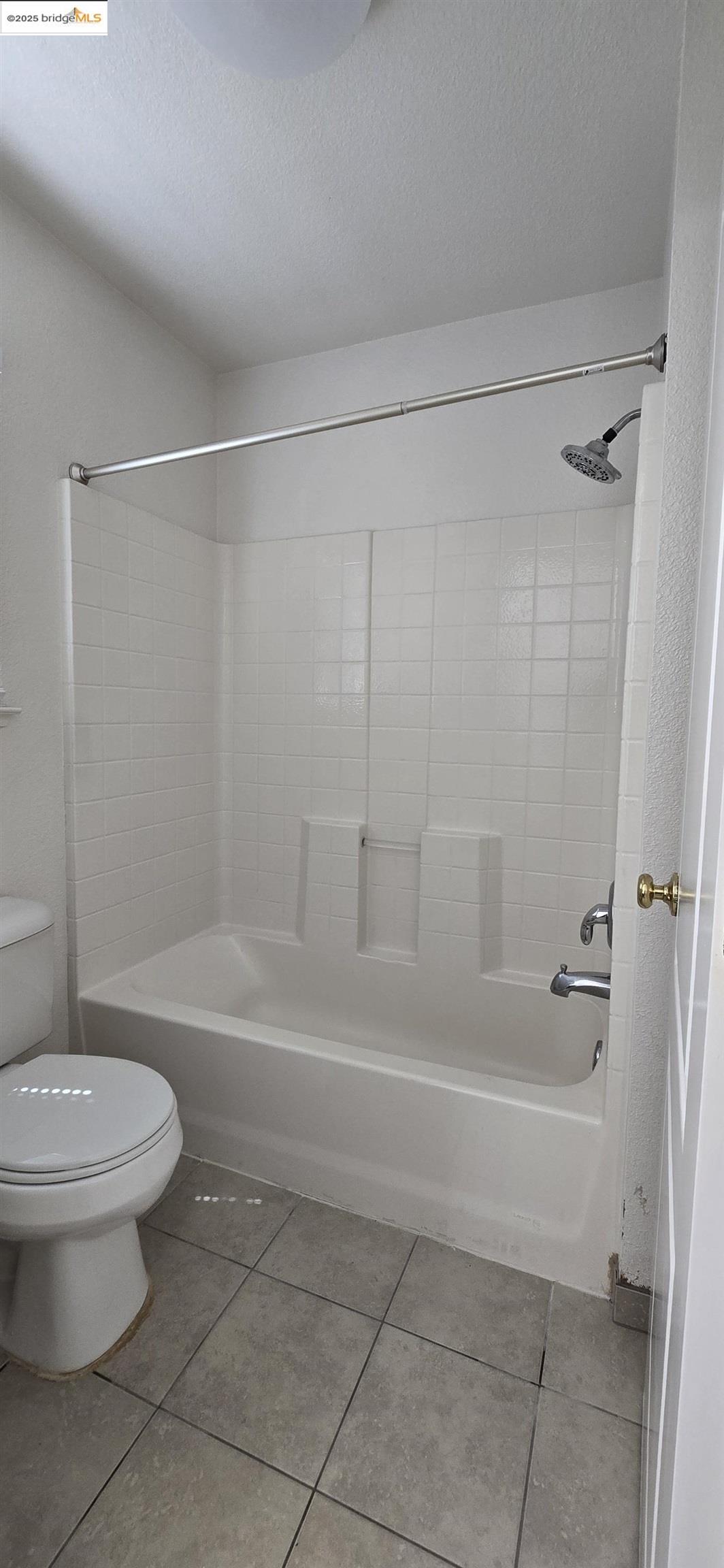 Detail Gallery Image 16 of 23 For 462 Windwood Dr, Pittsburg,  CA 94565 - 4 Beds | 3 Baths