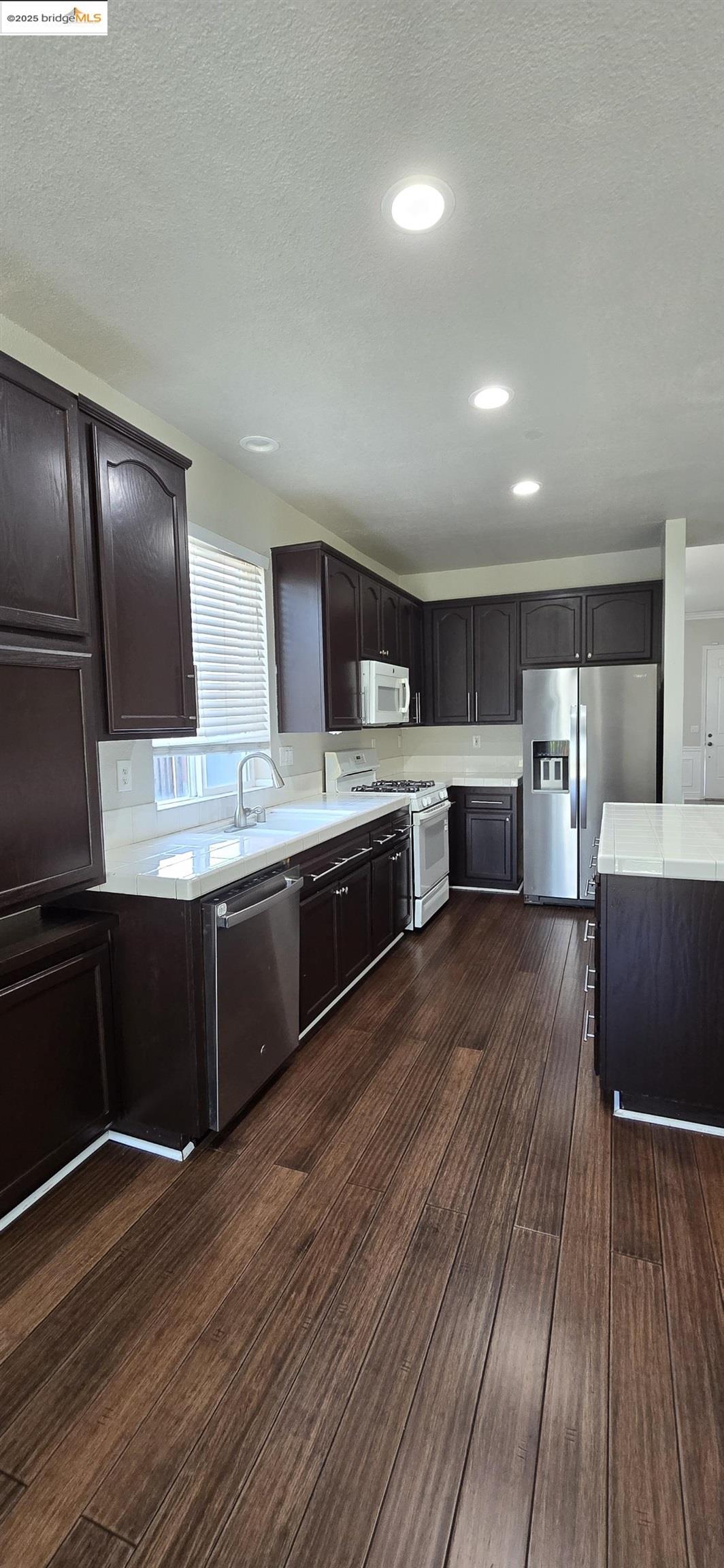 Detail Gallery Image 5 of 23 For 462 Windwood Dr, Pittsburg,  CA 94565 - 4 Beds | 3 Baths