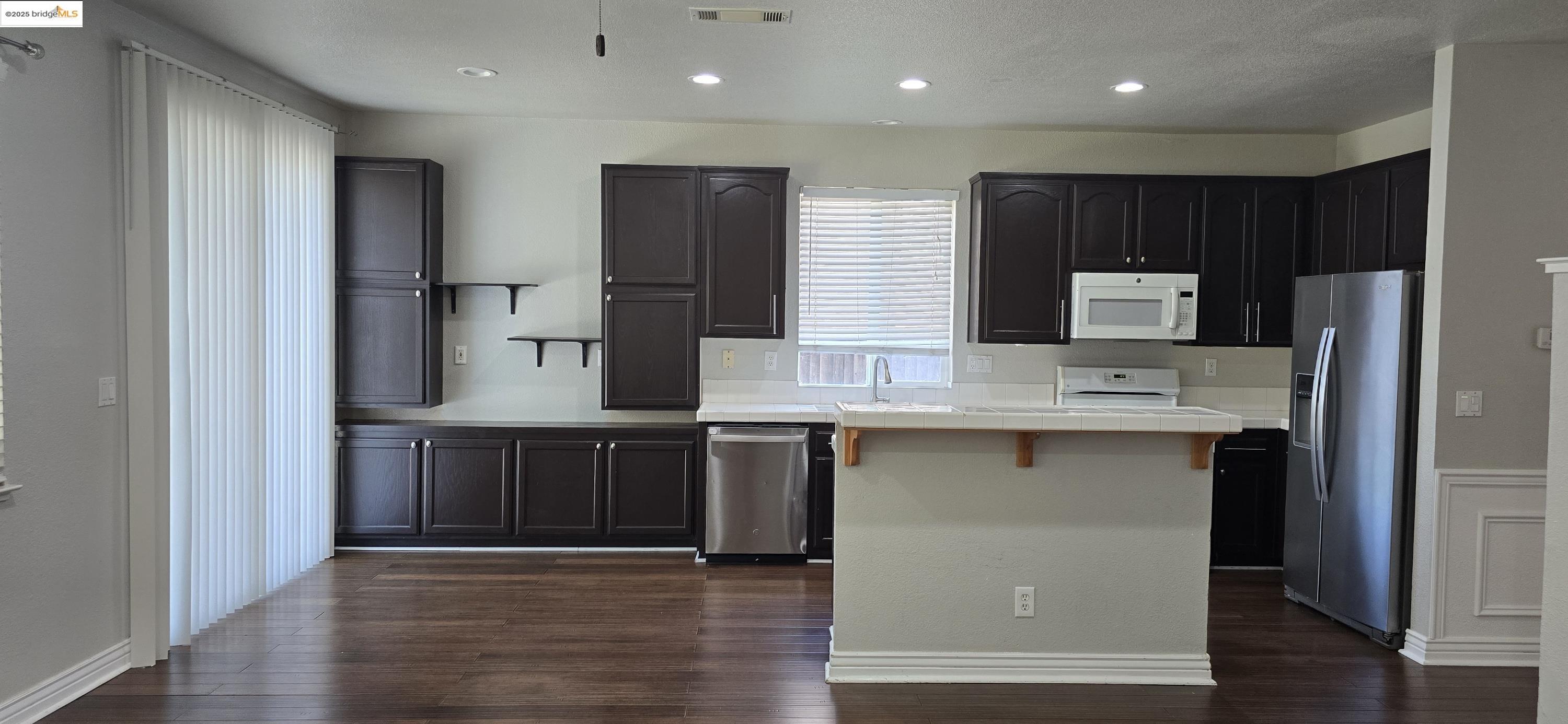 Detail Gallery Image 6 of 23 For 462 Windwood Dr, Pittsburg,  CA 94565 - 4 Beds | 3 Baths