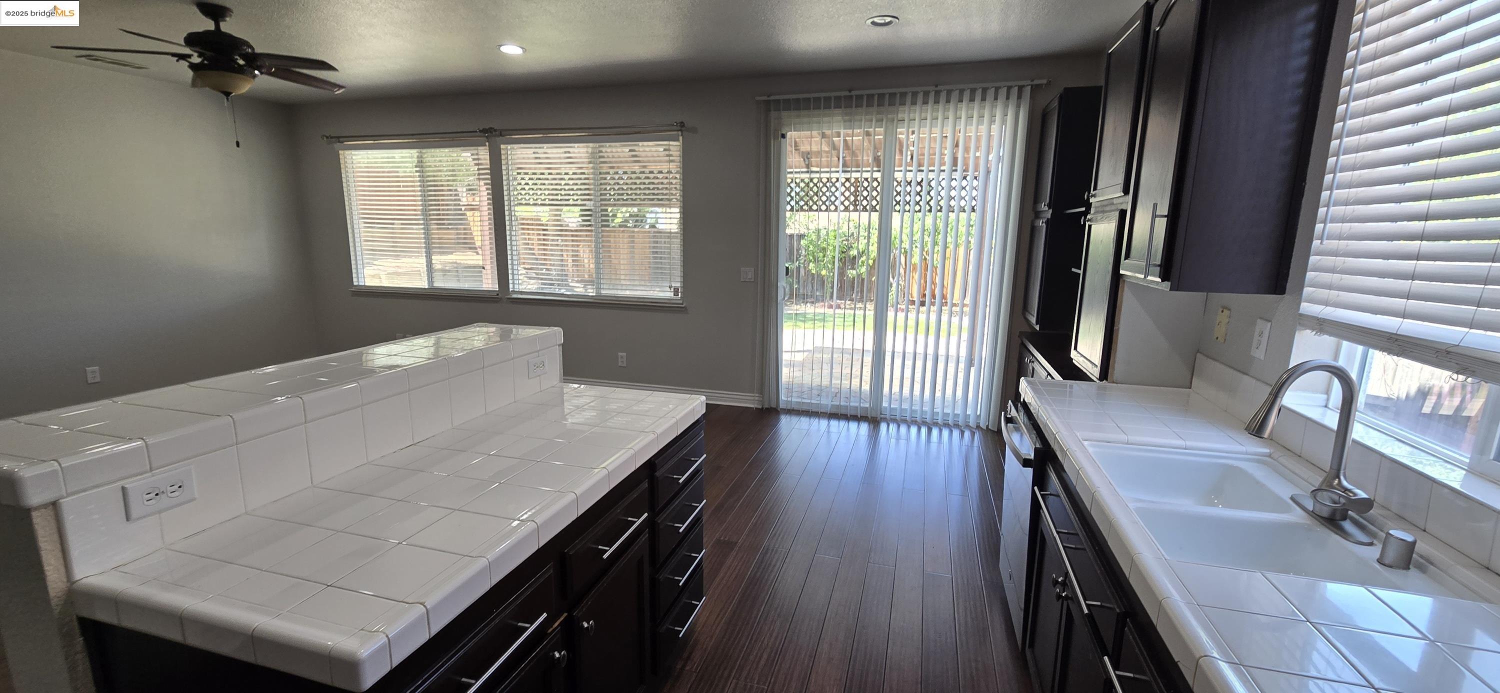 Detail Gallery Image 7 of 23 For 462 Windwood Dr, Pittsburg,  CA 94565 - 4 Beds | 3 Baths