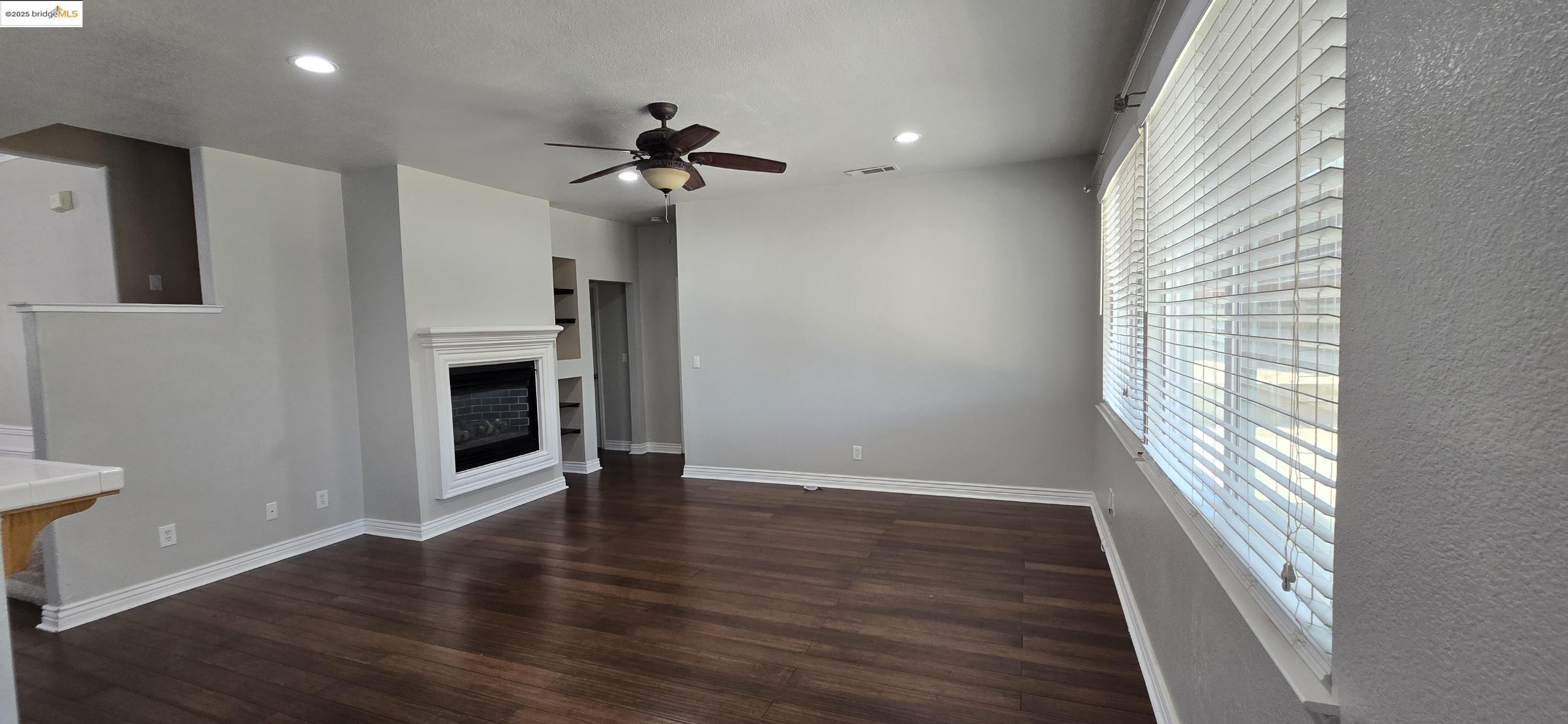 Detail Gallery Image 8 of 23 For 462 Windwood Dr, Pittsburg,  CA 94565 - 4 Beds | 3 Baths