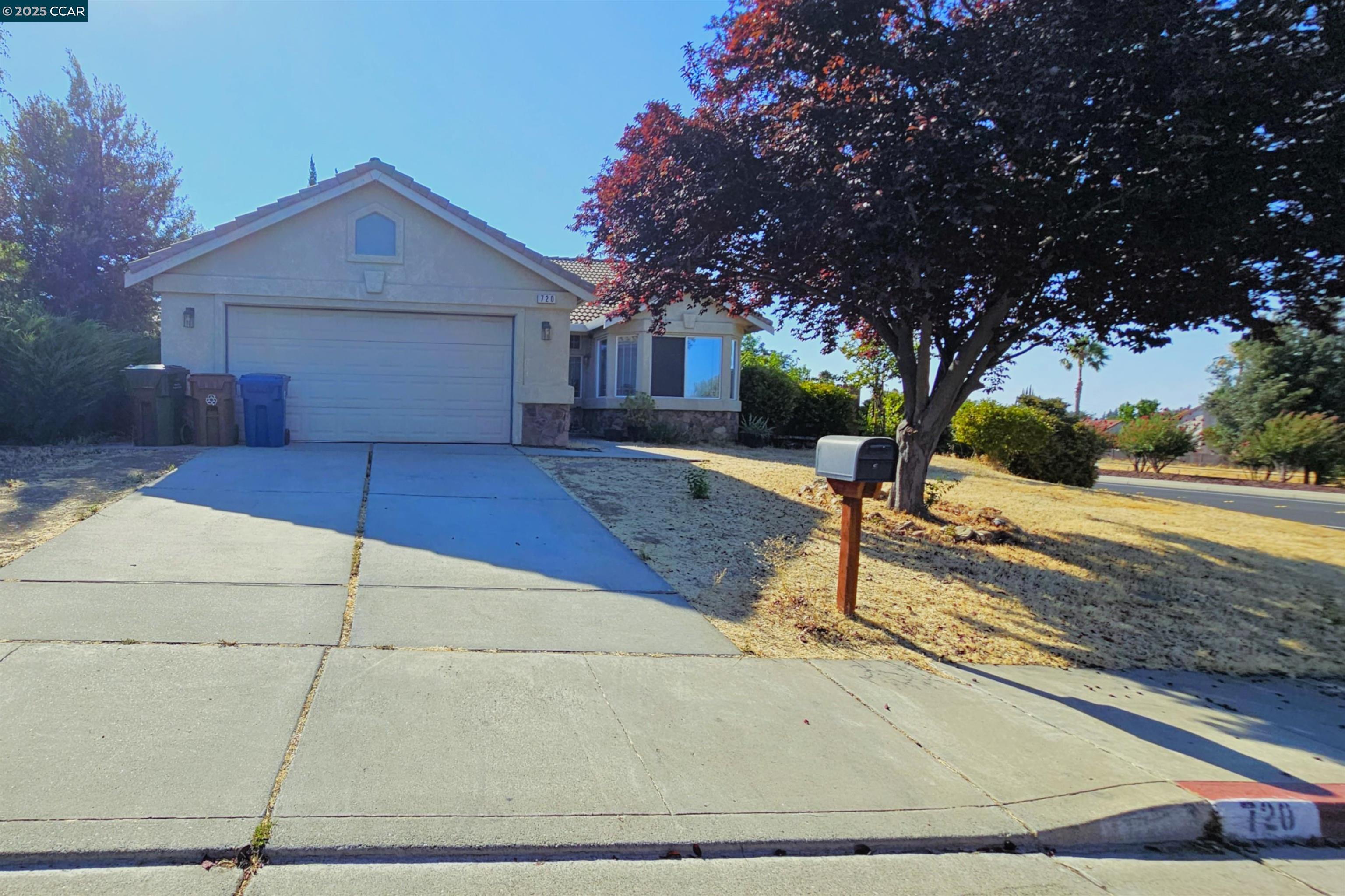 Detail Gallery Image 4 of 13 For 720 Topaz Ct, Antioch,  CA 94509 - 3 Beds | 2 Baths