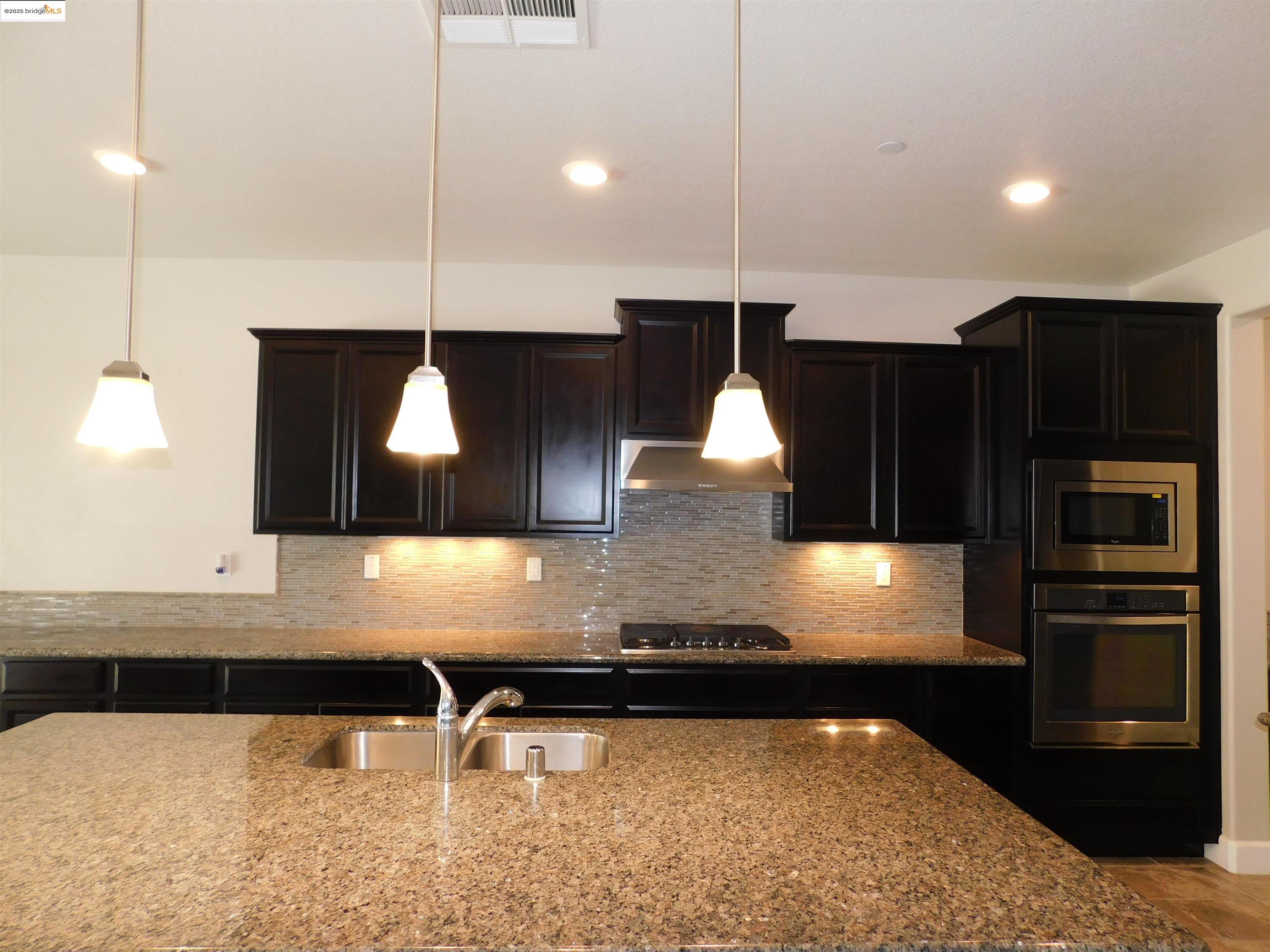 Detail Gallery Image 8 of 30 For 1090 Lavender St, Manteca,  CA 95337 - 5 Beds | 4/1 Baths