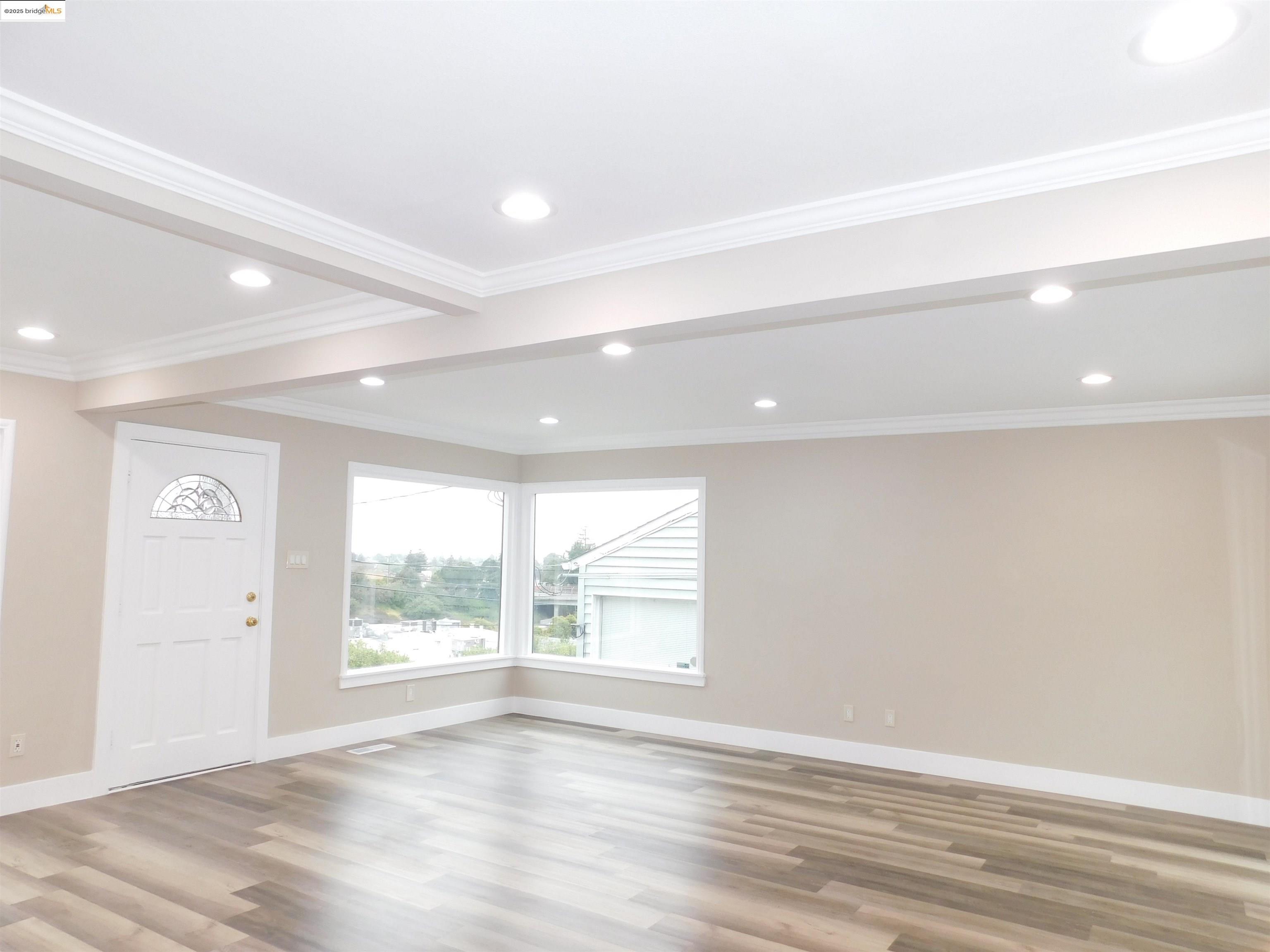 Detail Gallery Image 2 of 13 For 15976 Carolyn St, San Leandro,  CA 94578 - 3 Beds | 2/1 Baths