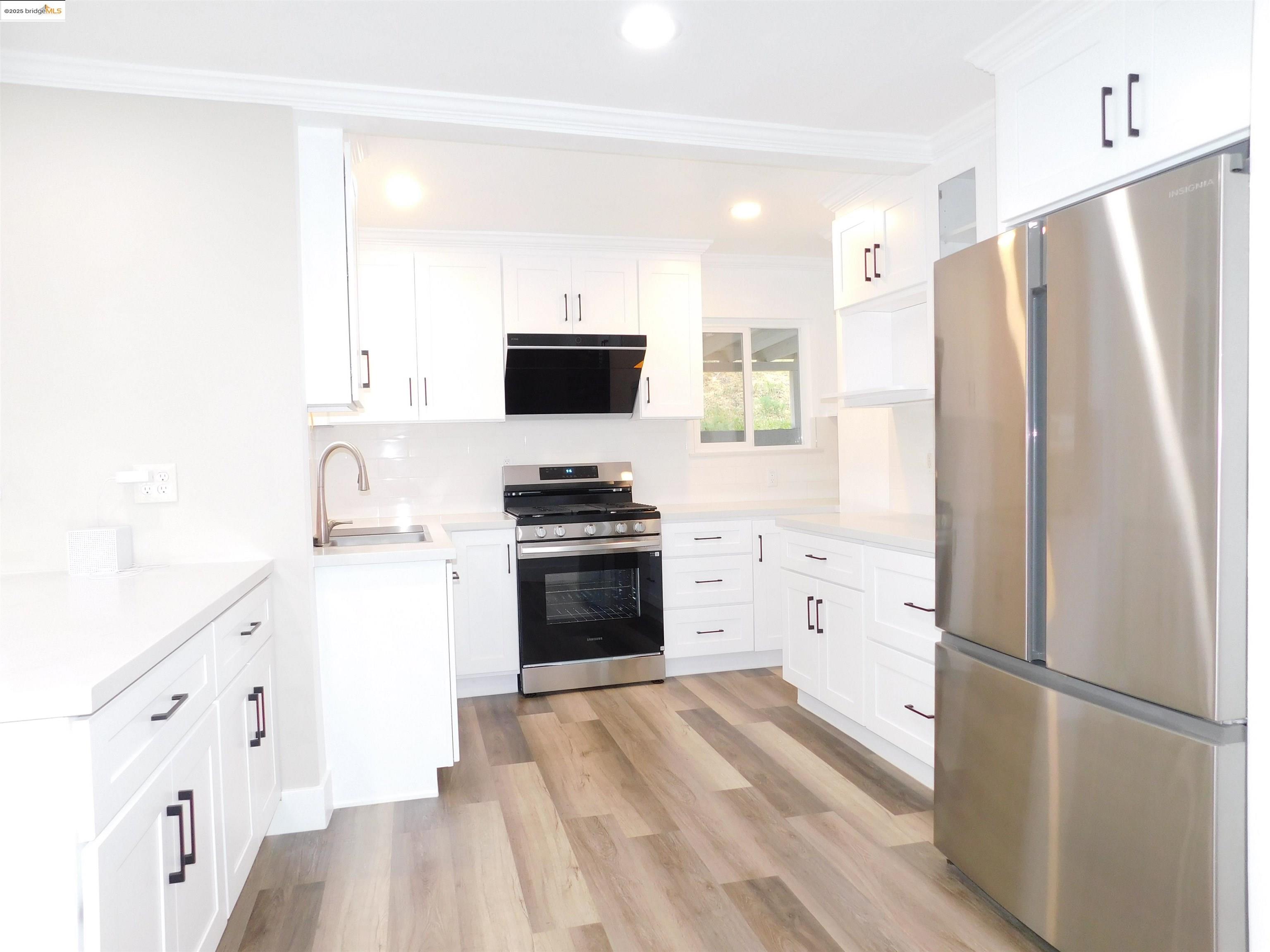 Detail Gallery Image 5 of 13 For 15976 Carolyn St, San Leandro,  CA 94578 - 3 Beds | 2/1 Baths