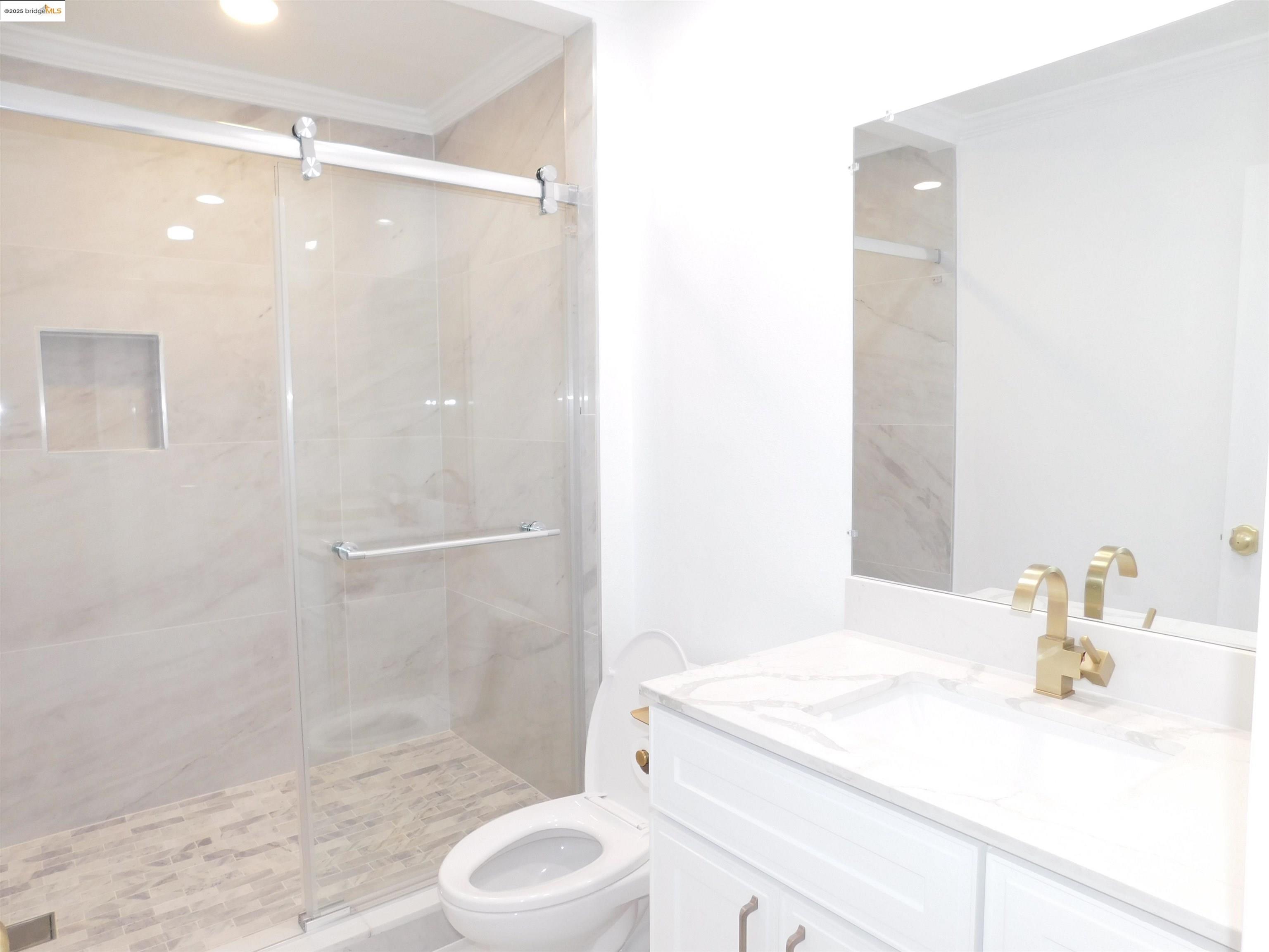 Detail Gallery Image 6 of 13 For 15976 Carolyn St, San Leandro,  CA 94578 - 3 Beds | 2/1 Baths