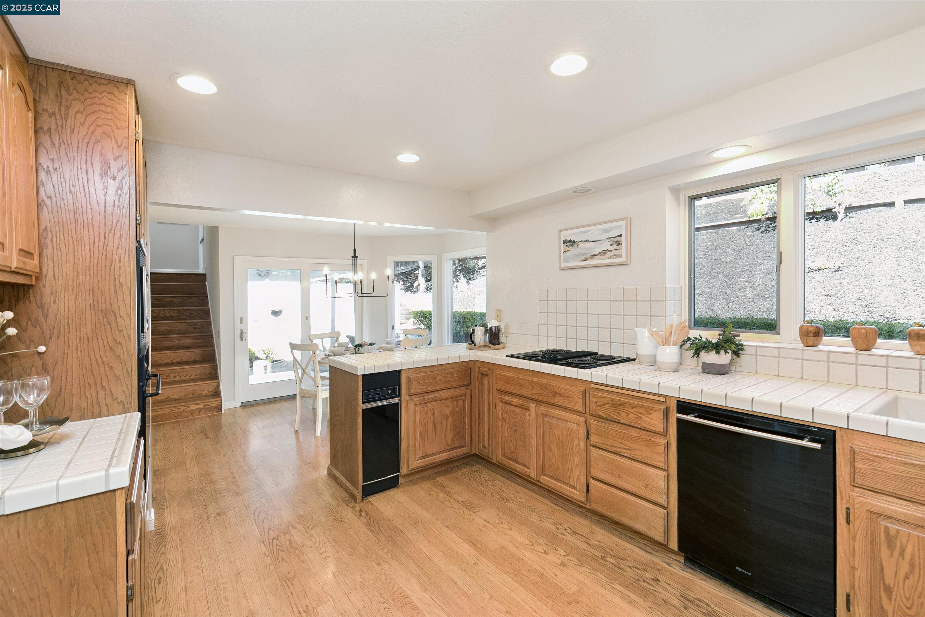 Detail Gallery Image 13 of 37 For 2646 Roundhill Dr, Alamo,  CA 94507 - 4 Beds | 2/1 Baths