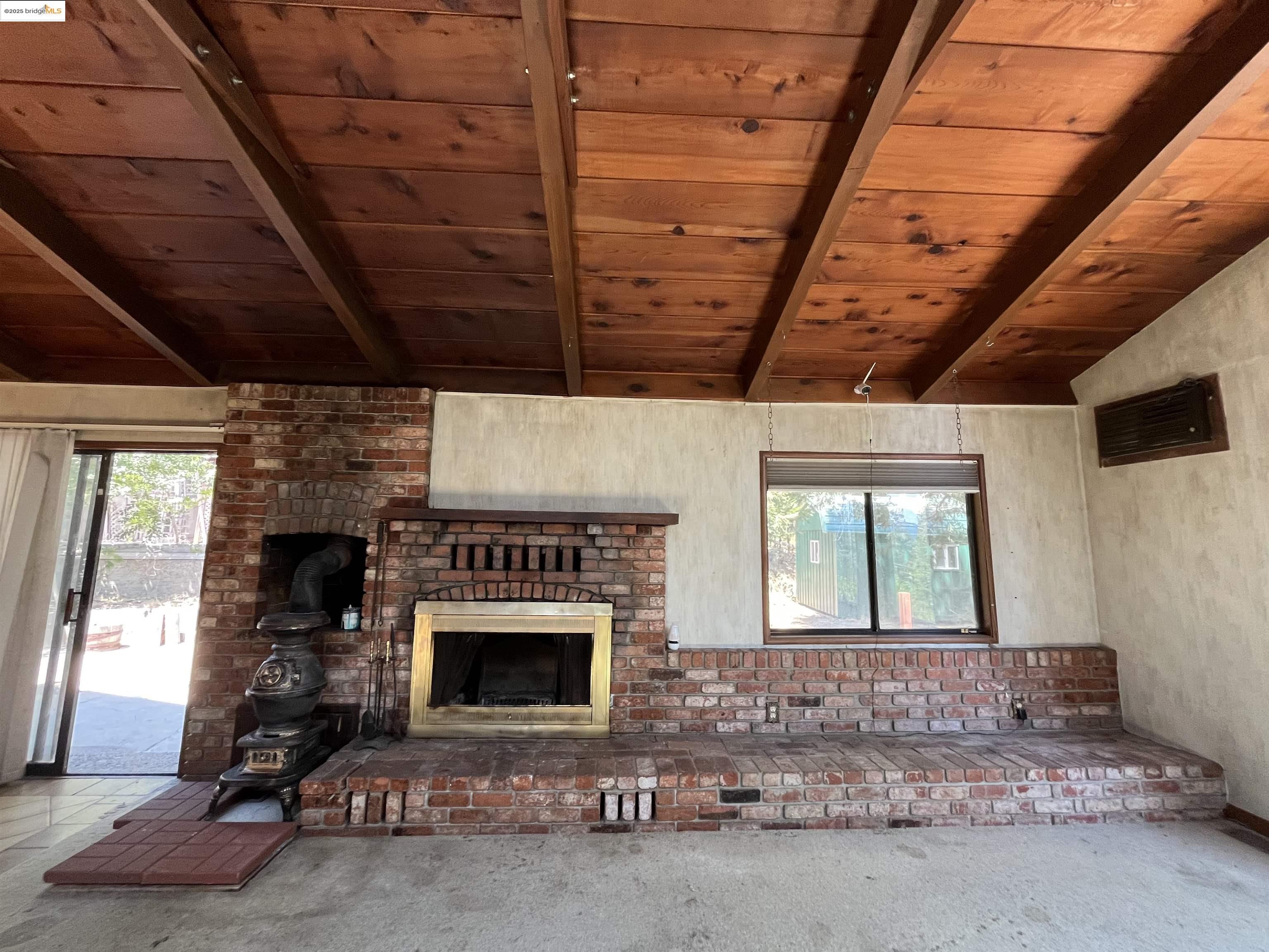 Detail Gallery Image 5 of 33 For 24691 Quartz Ave, Mi Wuk Village,  CA 95346 - 3 Beds | 2/1 Baths