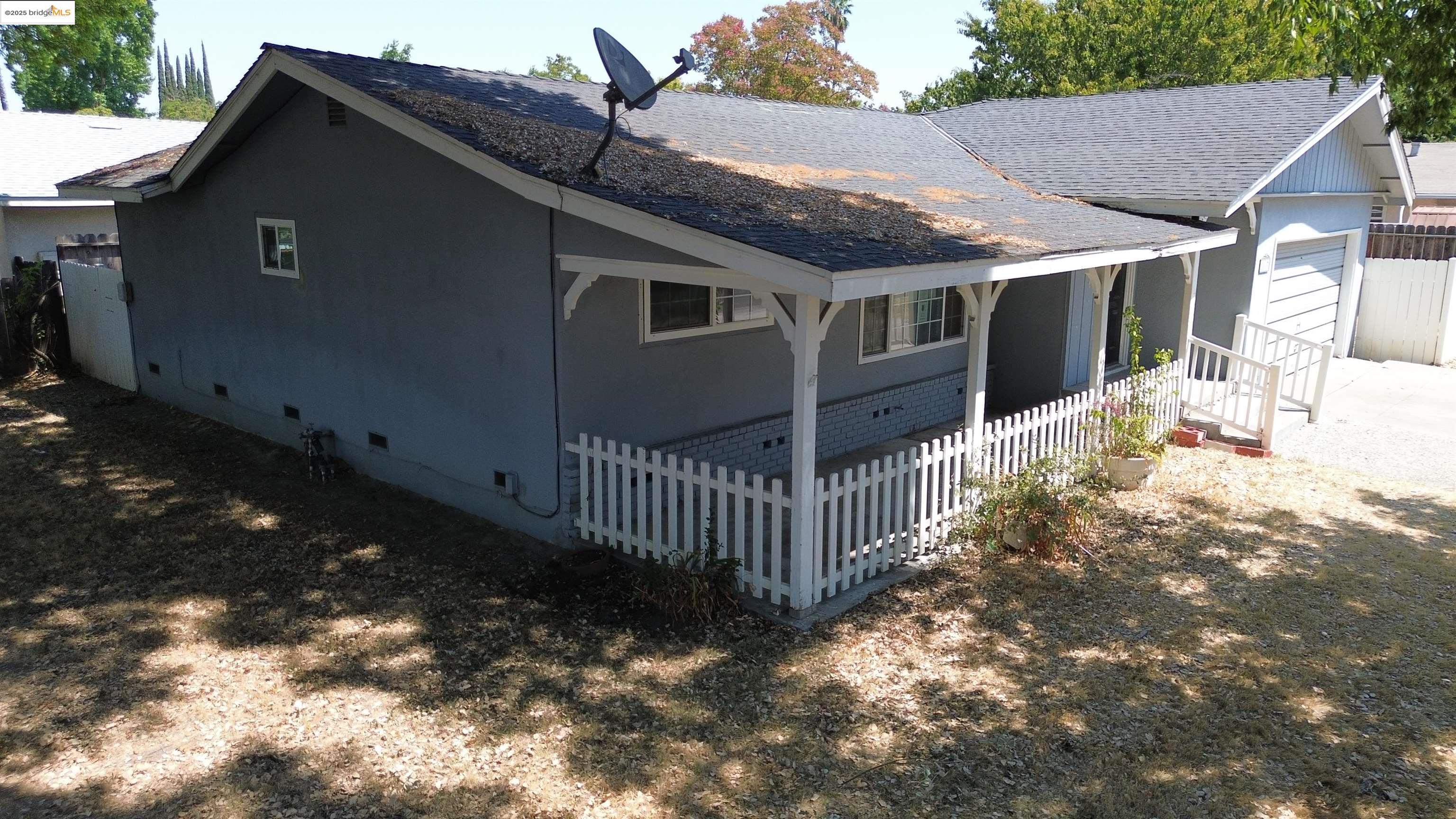 Detail Gallery Image 2 of 25 For 1817 Fairfax Ave, Modesto,  CA 95355 - 3 Beds | 2 Baths