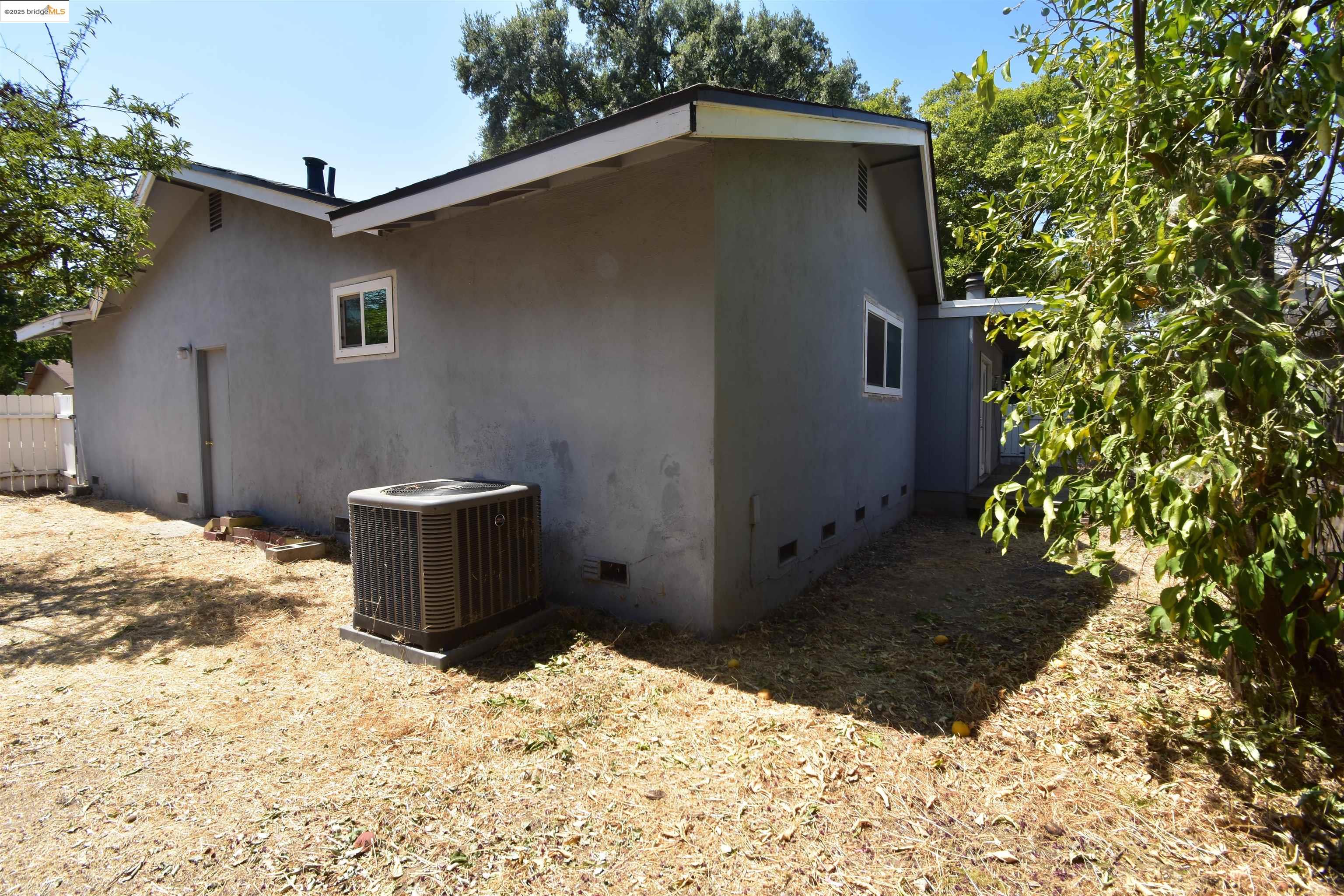 Detail Gallery Image 18 of 25 For 1817 Fairfax Ave, Modesto,  CA 95355 - 3 Beds | 2 Baths