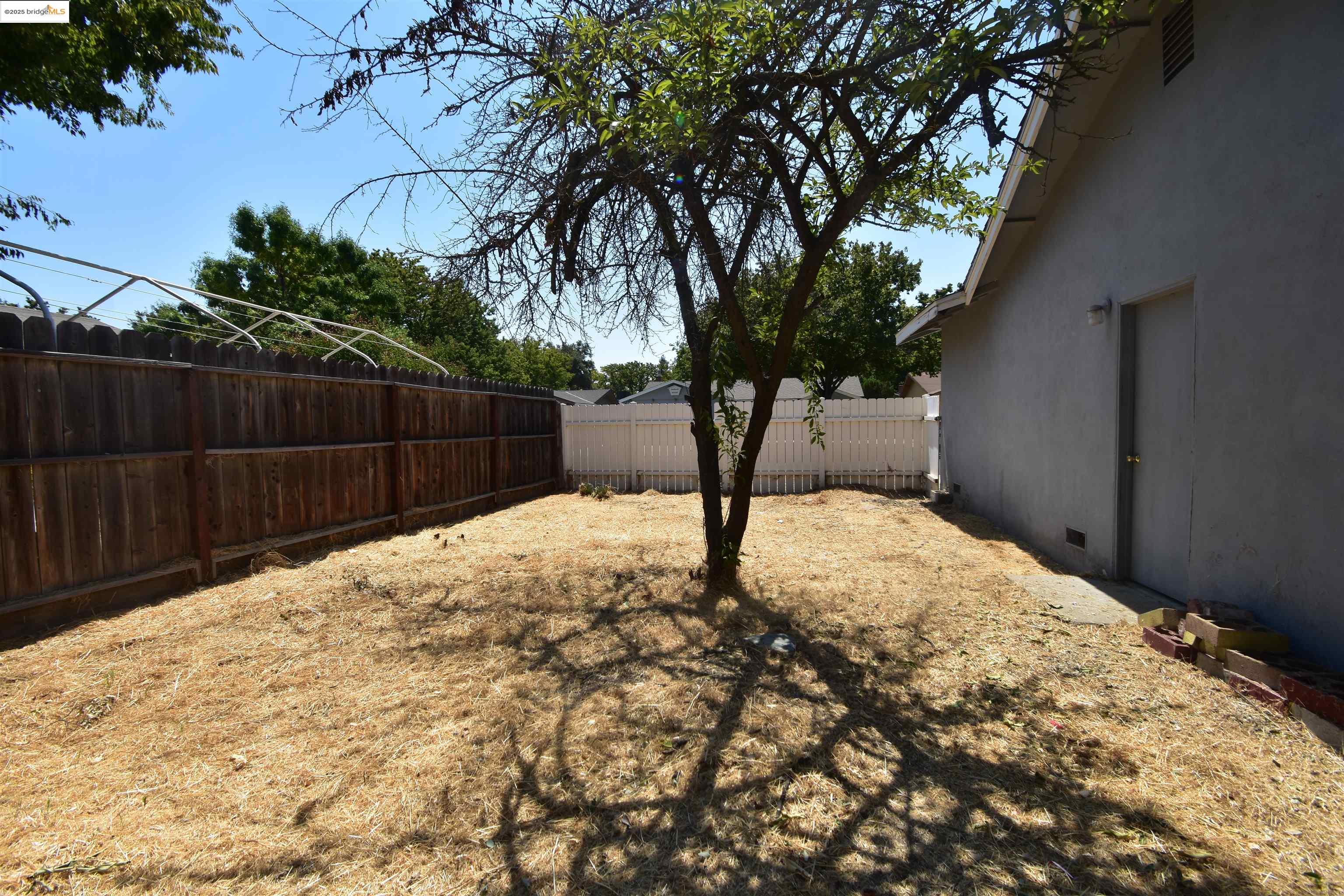 Detail Gallery Image 20 of 25 For 1817 Fairfax Ave, Modesto,  CA 95355 - 3 Beds | 2 Baths