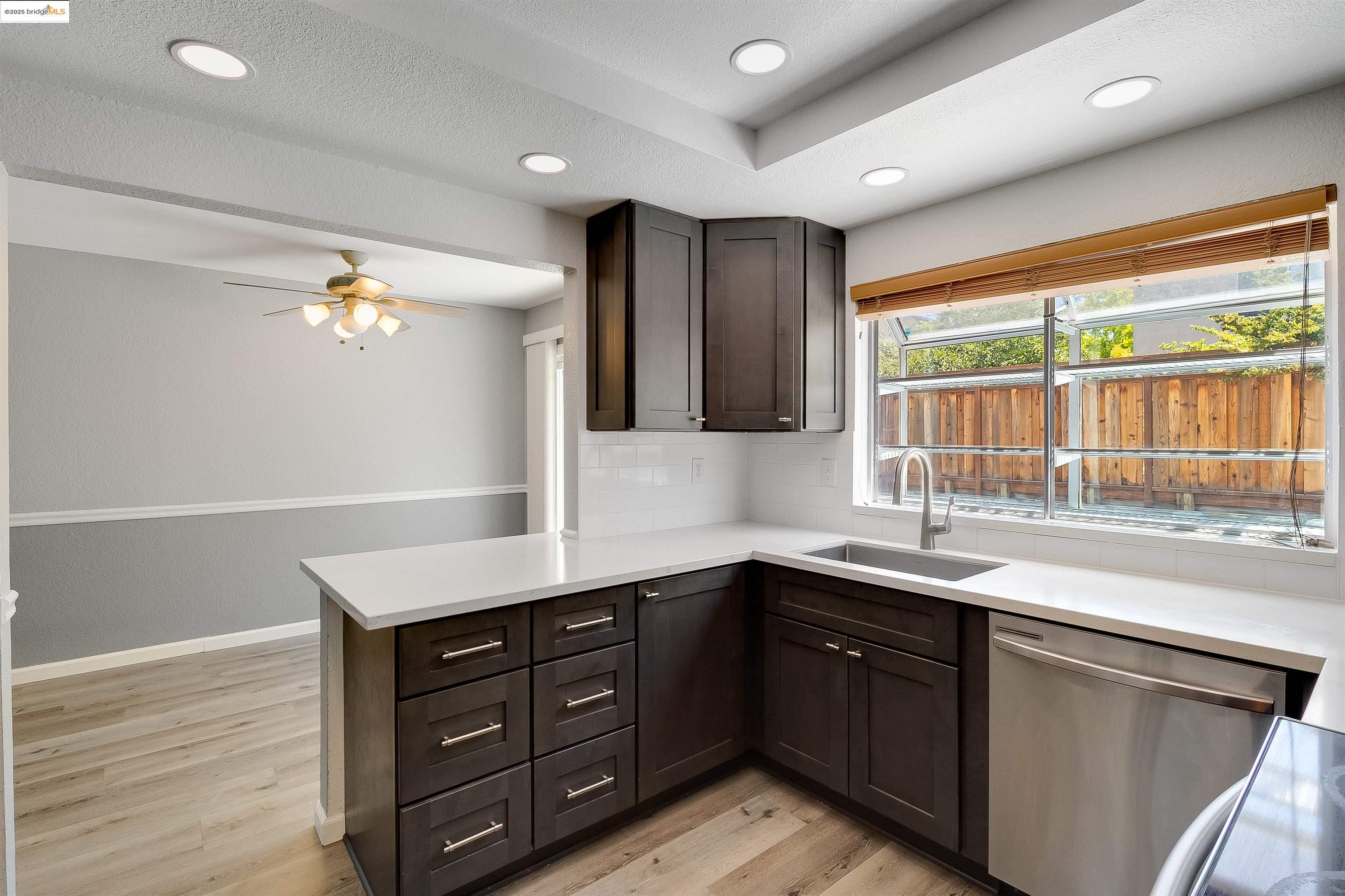 Detail Gallery Image 13 of 58 For 2709 Clover Ct, Antioch,  CA 94531 - 4 Beds | 2/1 Baths