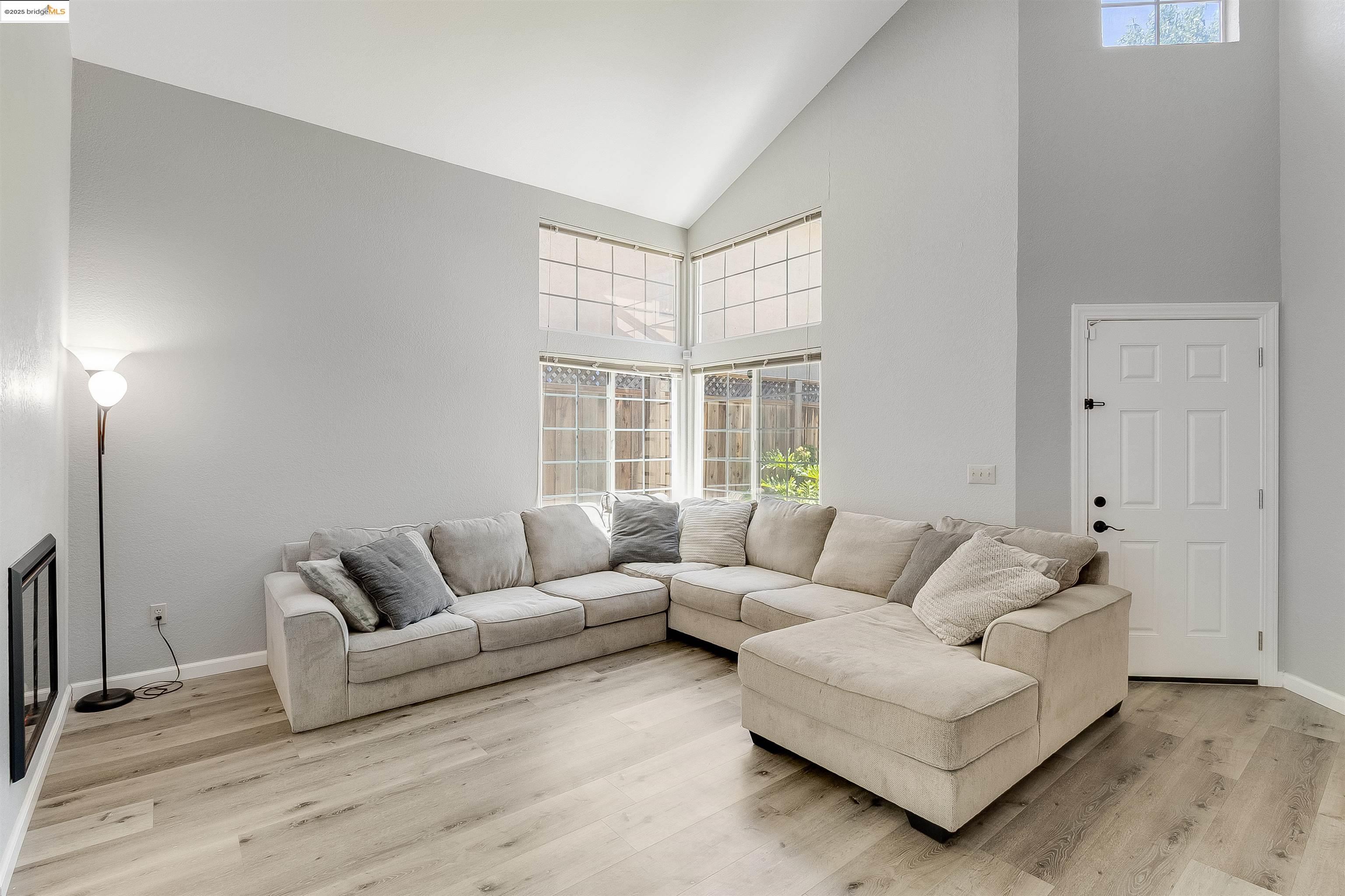 Detail Gallery Image 8 of 58 For 2709 Clover Ct, Antioch,  CA 94531 - 4 Beds | 2/1 Baths
