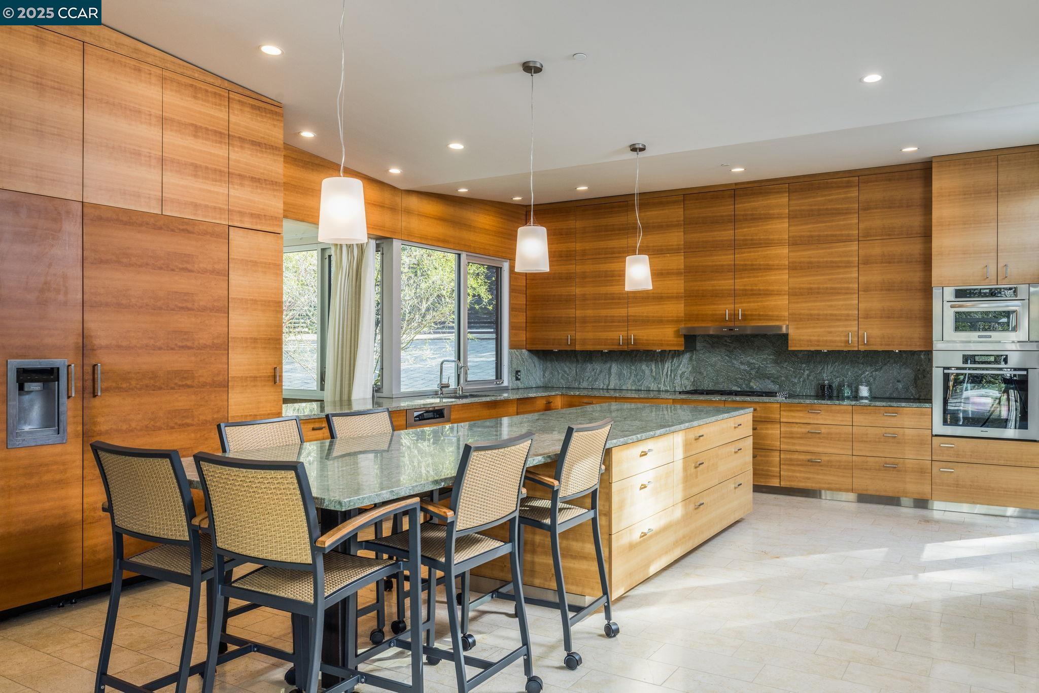 Detail Gallery Image 10 of 41 For 2 Crane Ct, Orinda,  CA 94563 - 4 Beds | 3 Baths