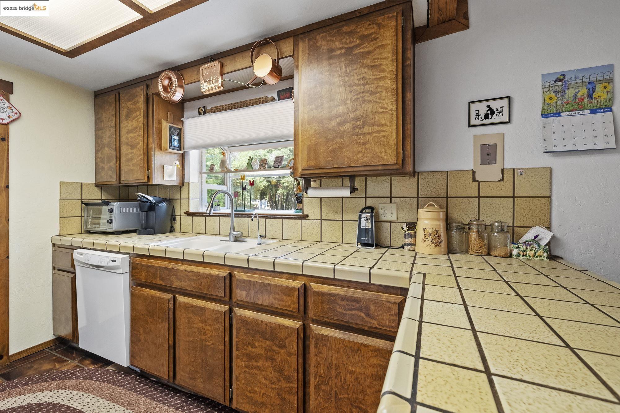 Detail Gallery Image 11 of 28 For 21273 Crestview Dr, Sonora,  CA 95370 - 3 Beds | 2 Baths