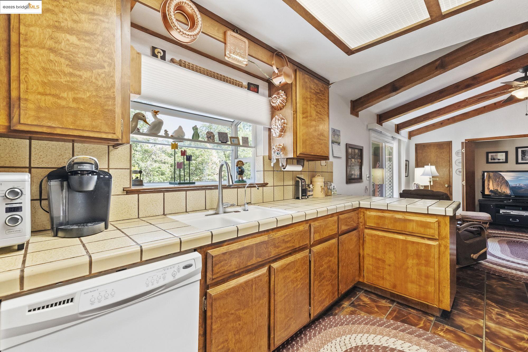 Detail Gallery Image 9 of 28 For 21273 Crestview Dr, Sonora,  CA 95370 - 3 Beds | 2 Baths