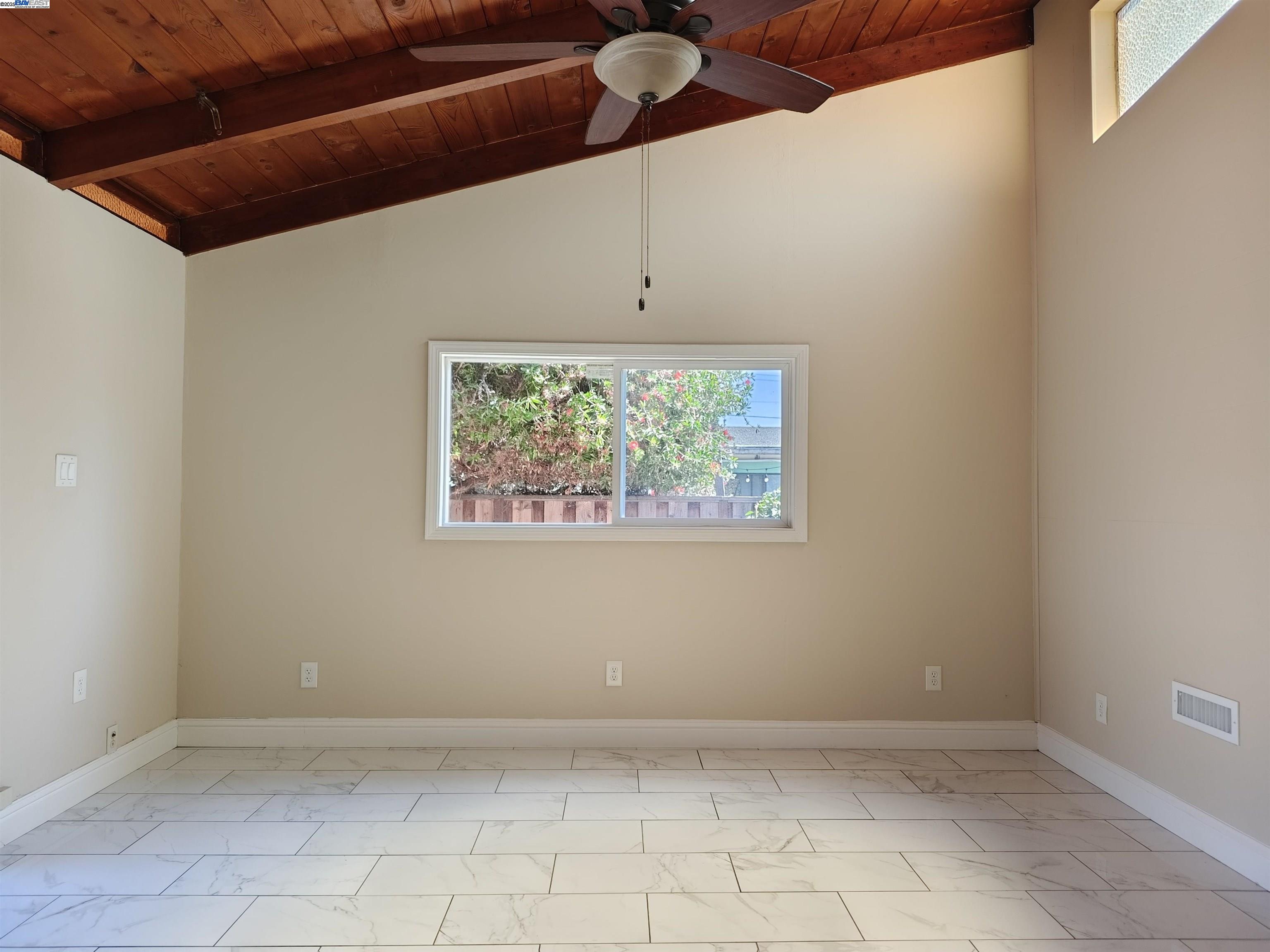 Detail Gallery Image 12 of 23 For 522 Lagunitas Lane, Hayward,  CA 94544 - 3 Beds | 2 Baths