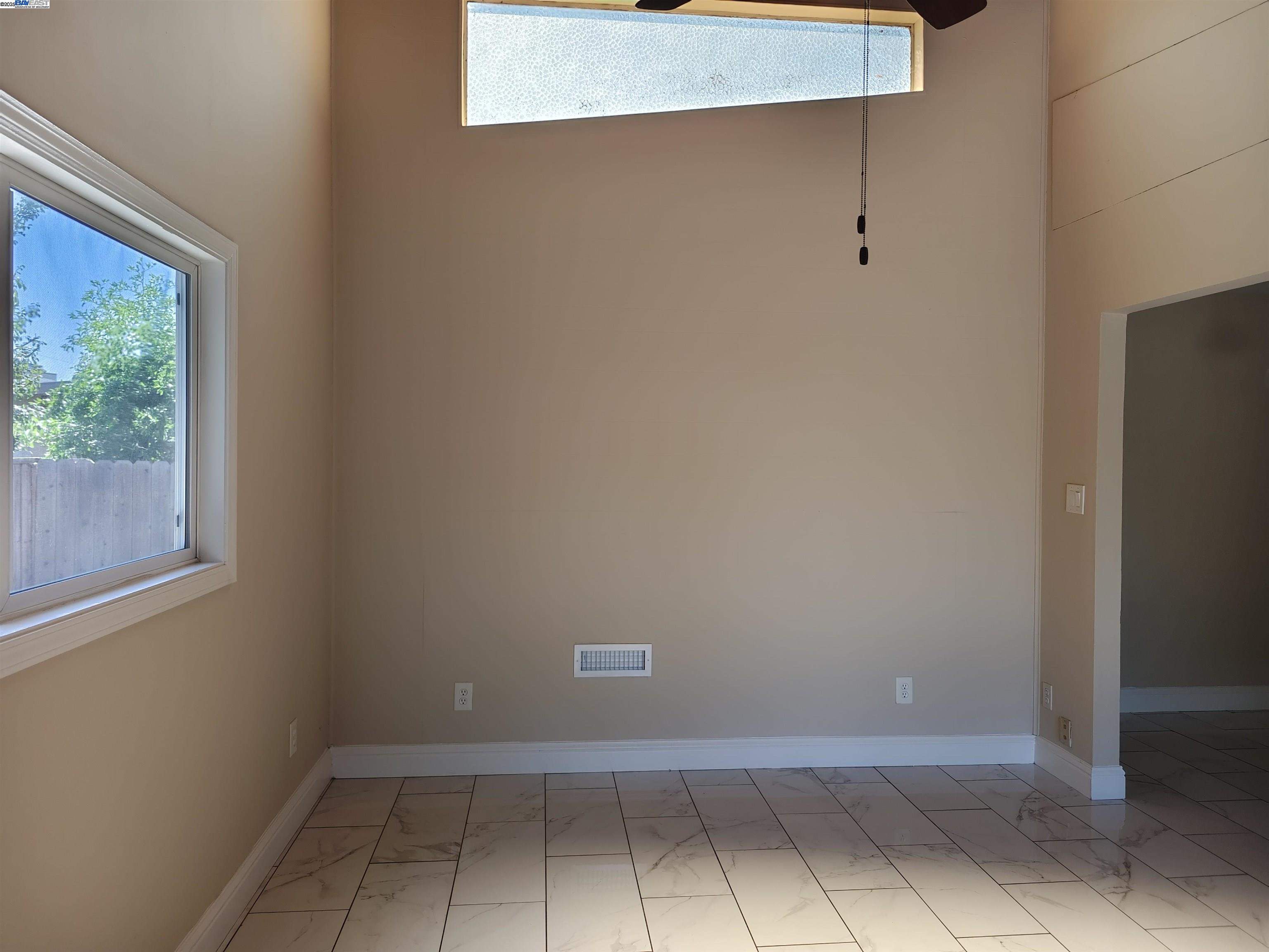 Detail Gallery Image 14 of 23 For 522 Lagunitas Lane, Hayward,  CA 94544 - 3 Beds | 2 Baths