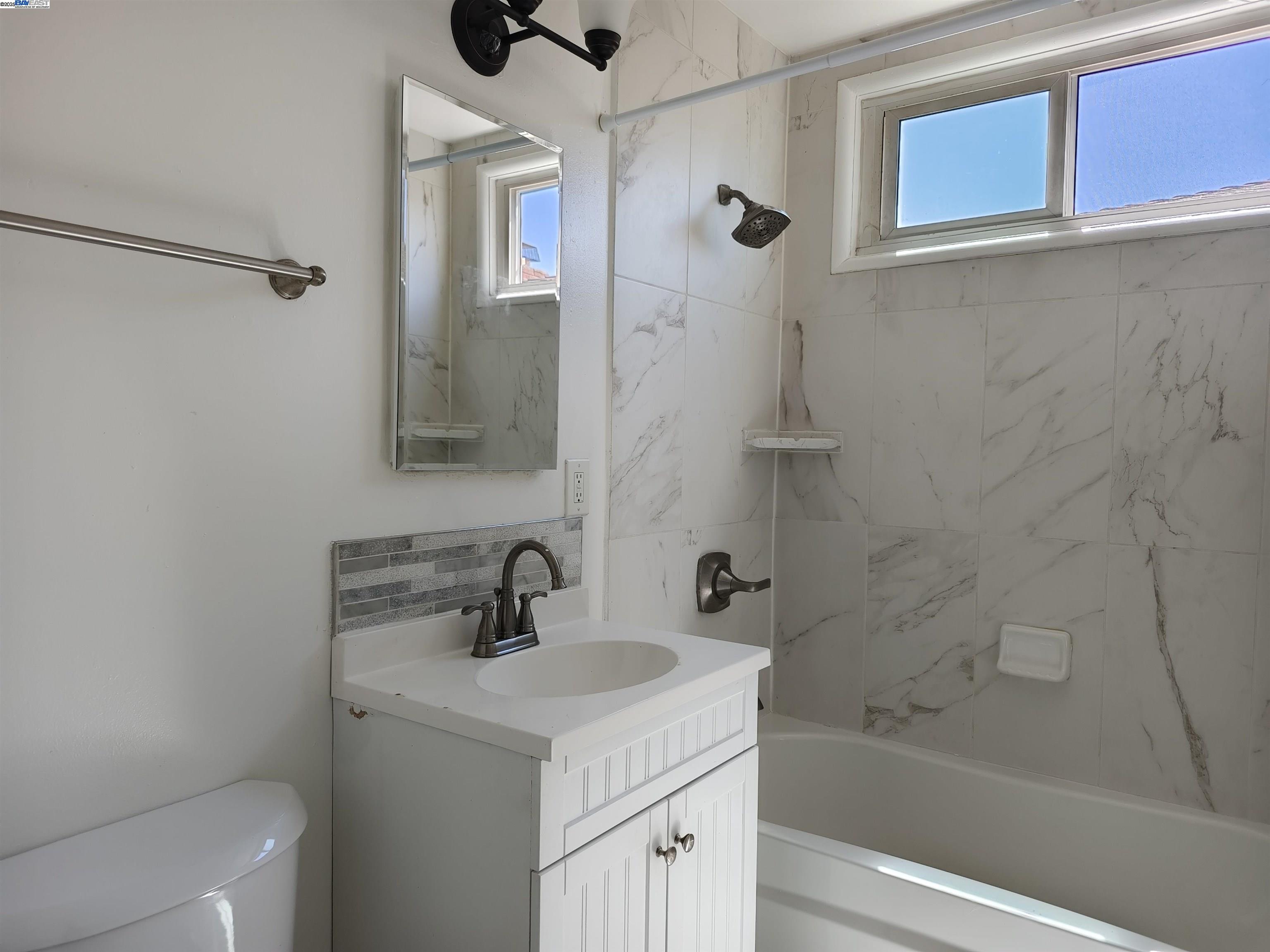 Detail Gallery Image 18 of 23 For 522 Lagunitas Lane, Hayward,  CA 94544 - 3 Beds | 2 Baths