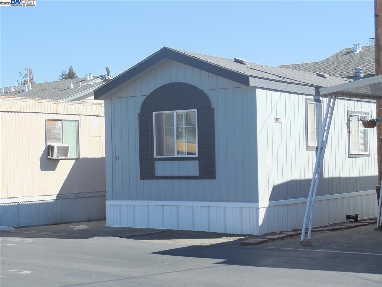 Front Image Thumbnail for BE41107867