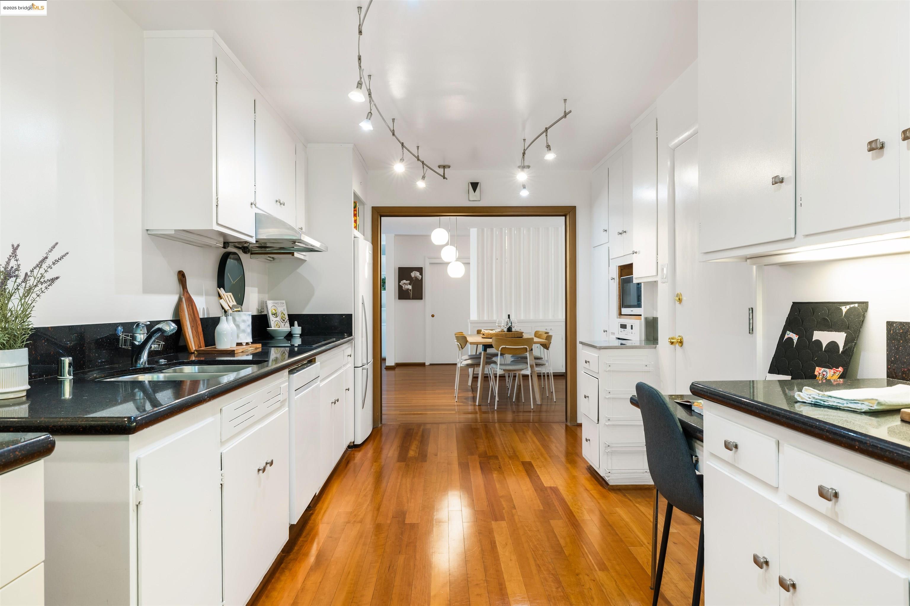 Photo #13: 41107869 Listing: Photo #13