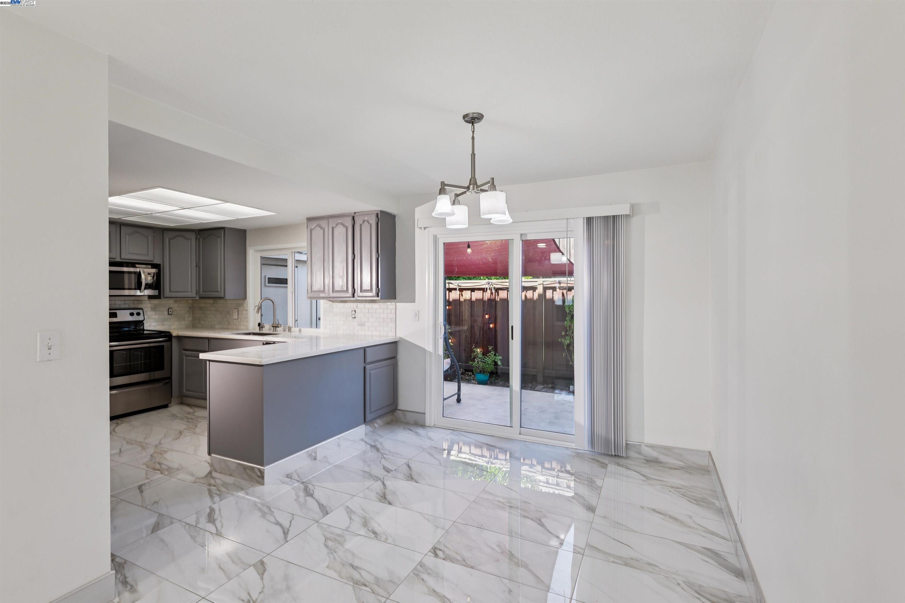 Detail Gallery Image 7 of 29 For 560 La Copita Ct, San Ramon,  CA 94583 - 3 Beds | 1/1 Baths