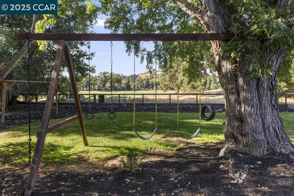 Detail Gallery Image 32 of 40 For 280 Fairway Dr, Danville,  CA 94526 - 4 Beds | 3 Baths