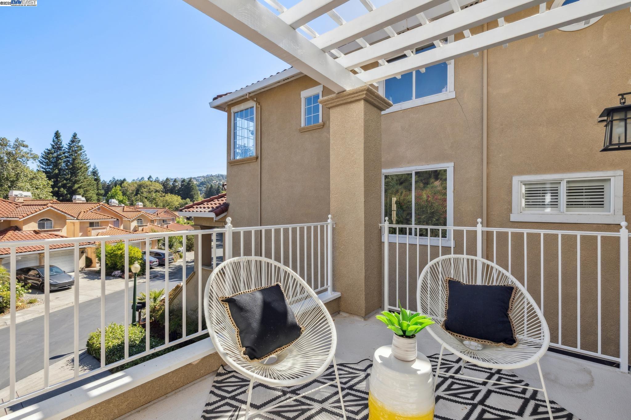 Detail Gallery Image 12 of 60 For 20602 Crow Creek Rd, Castro Valley,  CA 94552 - 3 Beds | 2/1 Baths