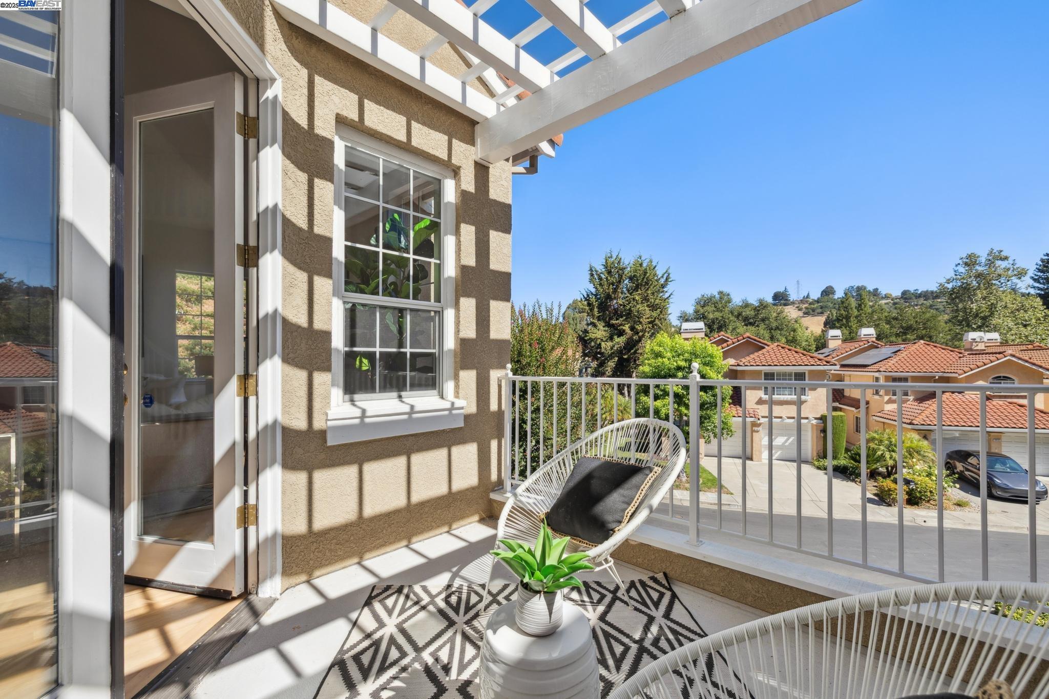 Detail Gallery Image 13 of 60 For 20602 Crow Creek Rd, Castro Valley,  CA 94552 - 3 Beds | 2/1 Baths