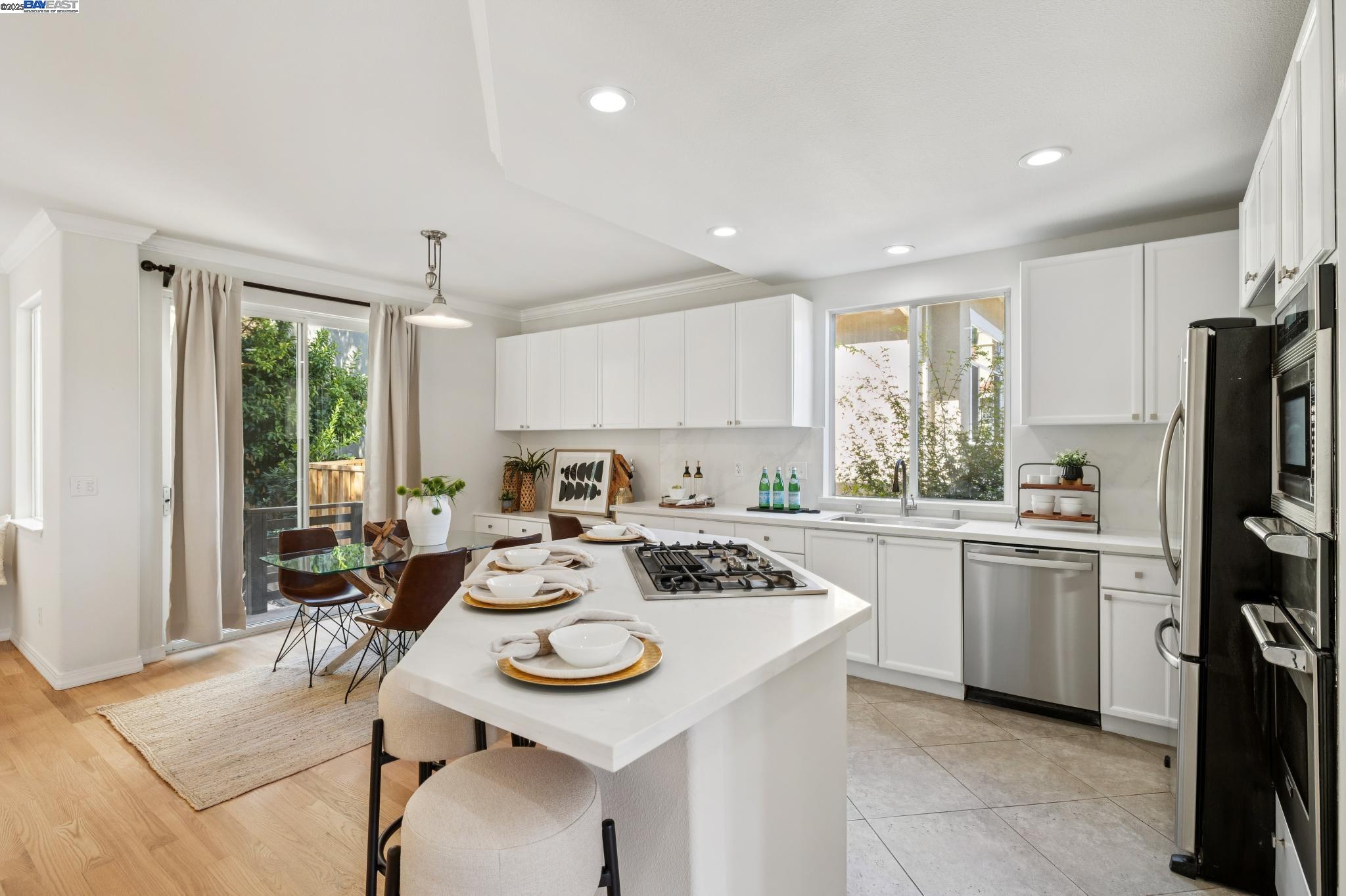 Detail Gallery Image 14 of 60 For 20602 Crow Creek Rd, Castro Valley,  CA 94552 - 3 Beds | 2/1 Baths