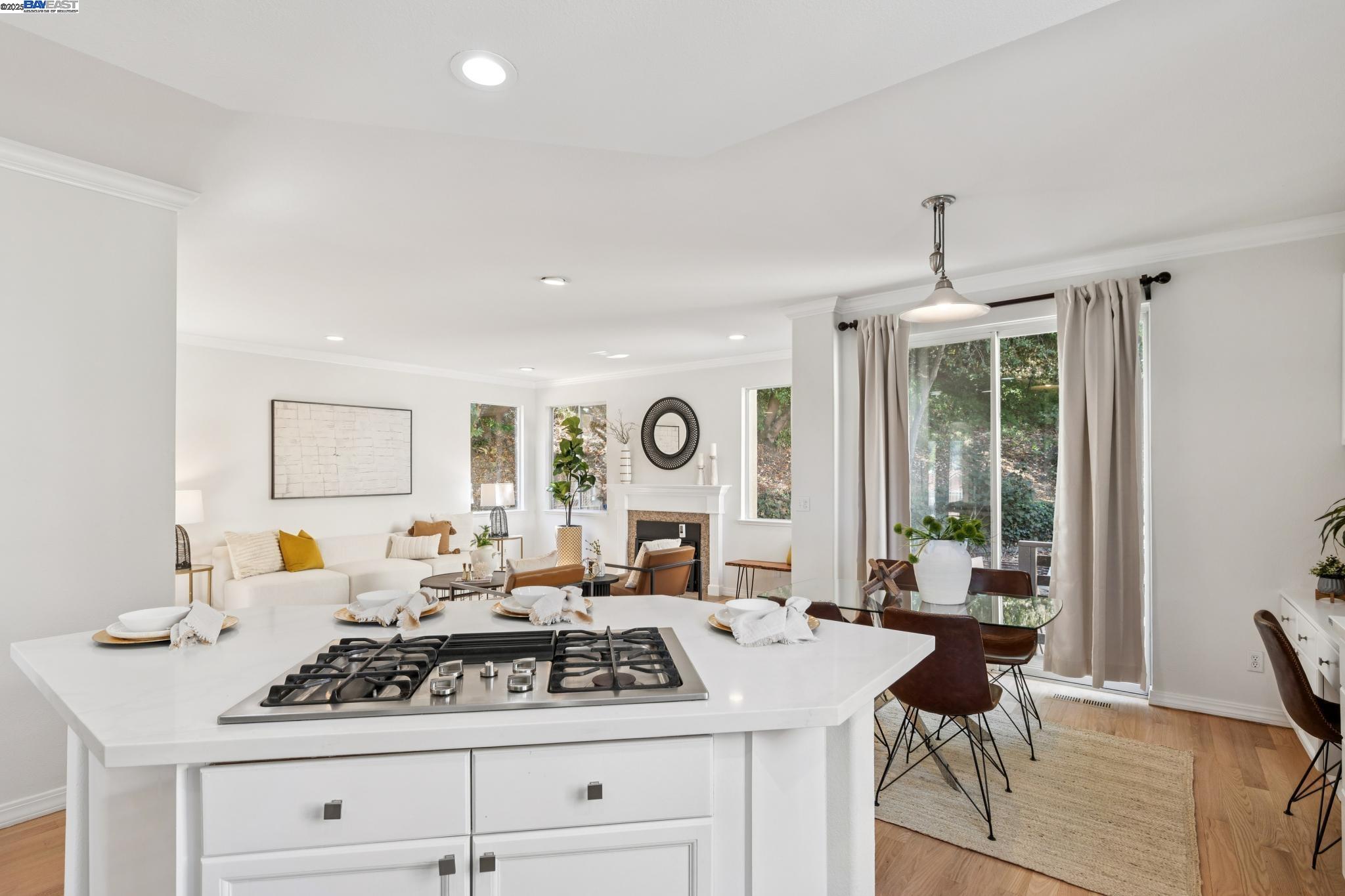 Detail Gallery Image 15 of 60 For 20602 Crow Creek Rd, Castro Valley,  CA 94552 - 3 Beds | 2/1 Baths
