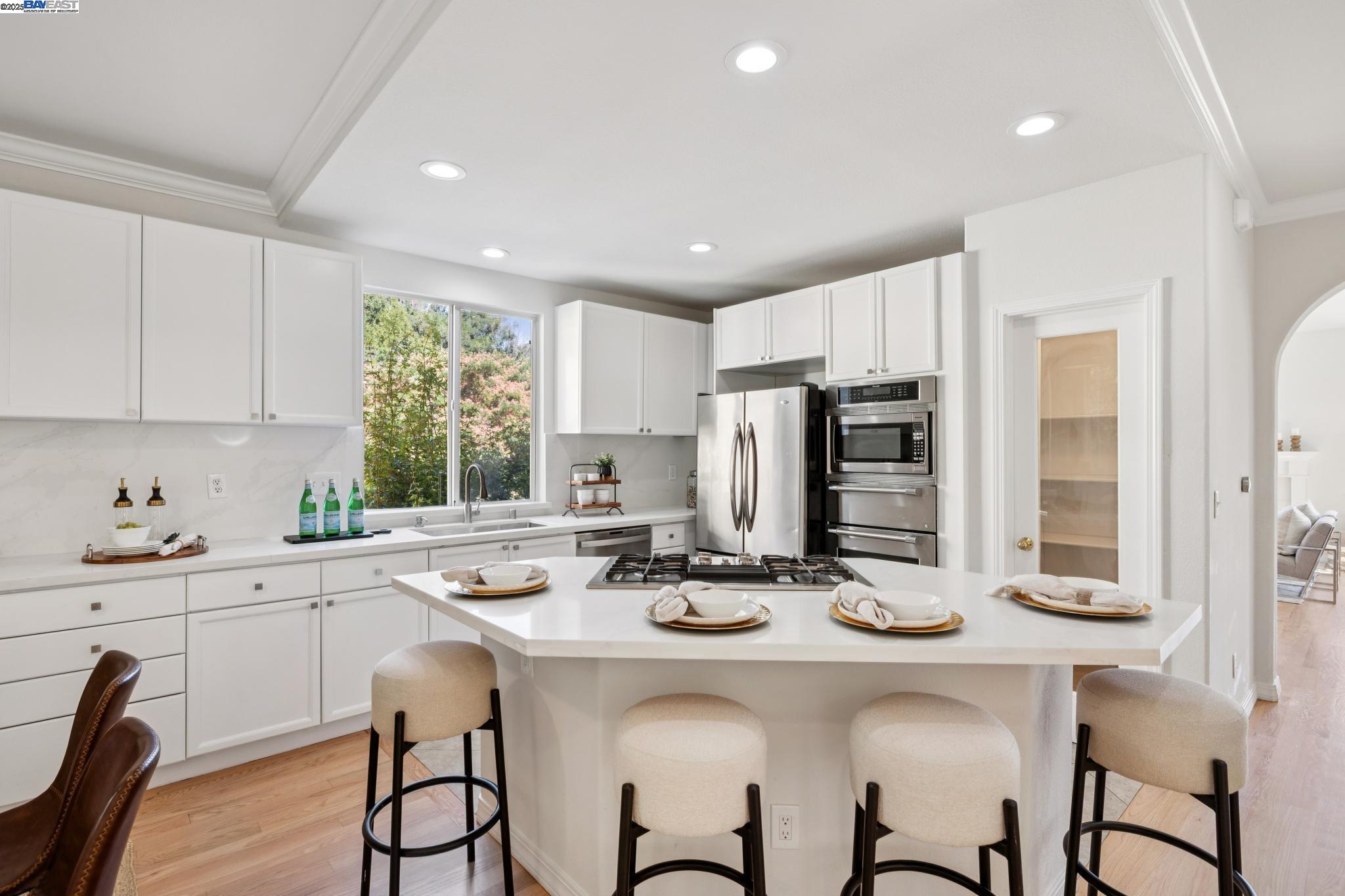 Detail Gallery Image 18 of 60 For 20602 Crow Creek Rd, Castro Valley,  CA 94552 - 3 Beds | 2/1 Baths