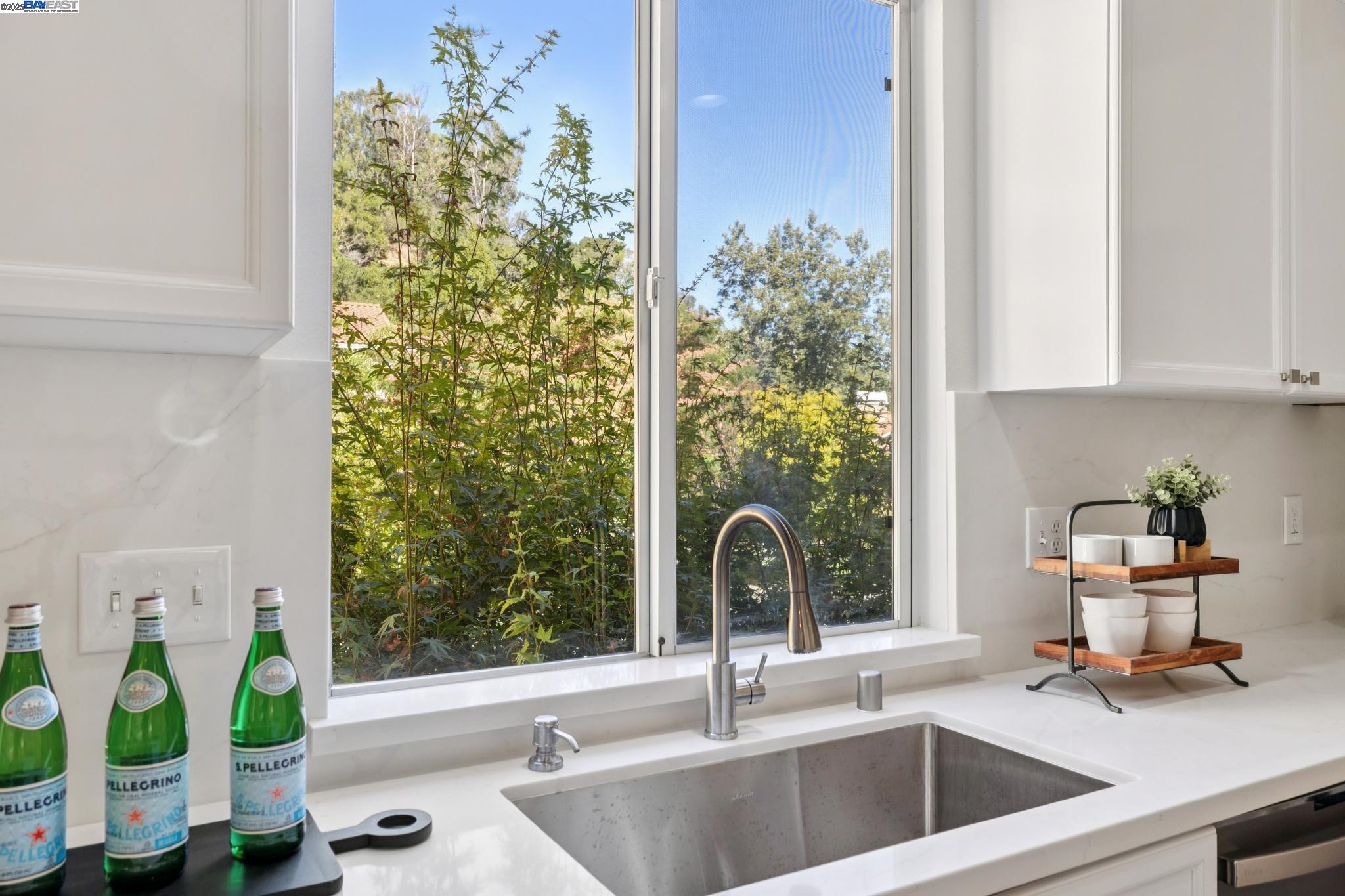 Detail Gallery Image 20 of 60 For 20602 Crow Creek Rd, Castro Valley,  CA 94552 - 3 Beds | 2/1 Baths