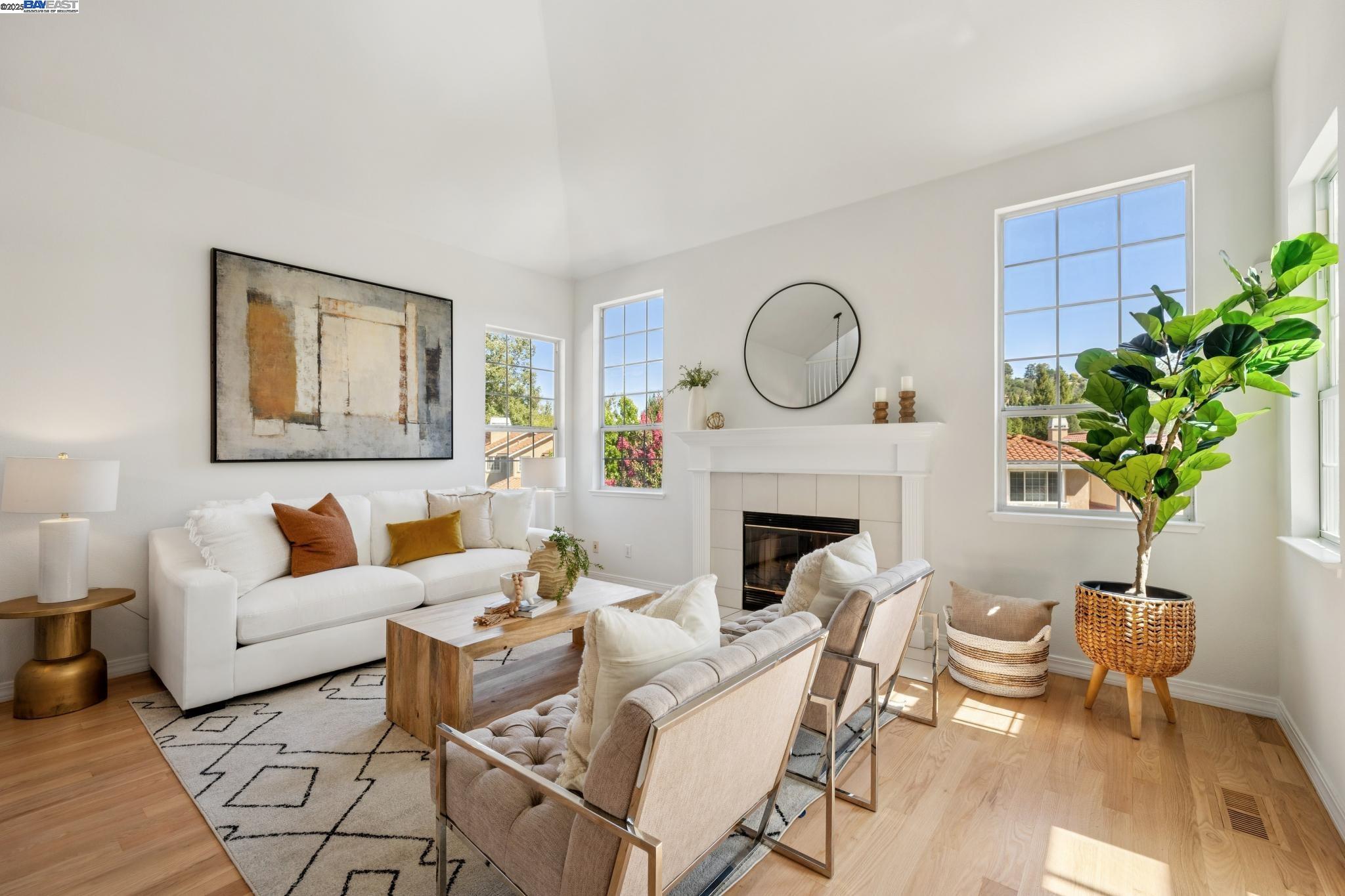 Detail Gallery Image 3 of 60 For 20602 Crow Creek Rd, Castro Valley,  CA 94552 - 3 Beds | 2/1 Baths