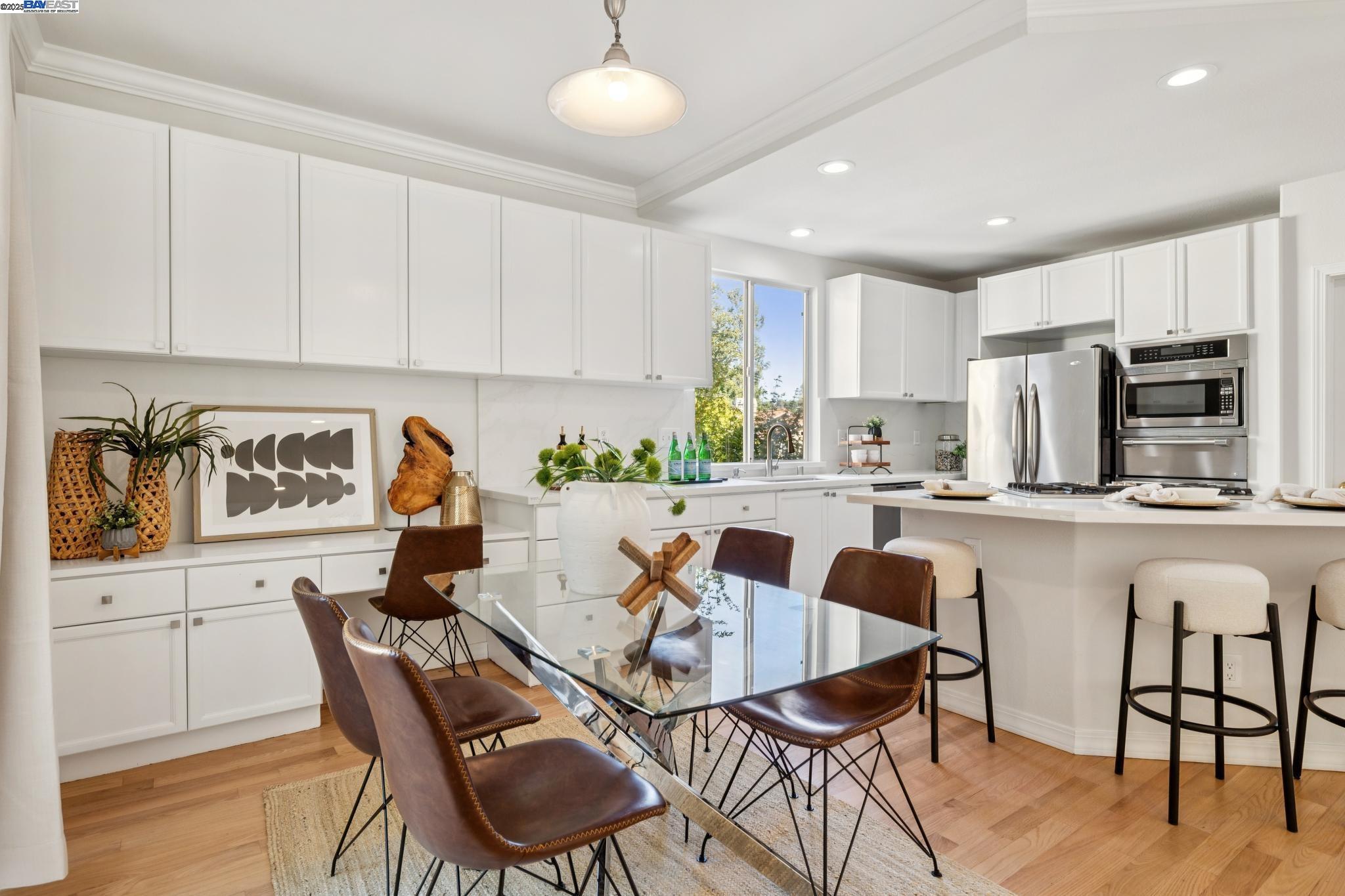 Detail Gallery Image 22 of 60 For 20602 Crow Creek Rd, Castro Valley,  CA 94552 - 3 Beds | 2/1 Baths