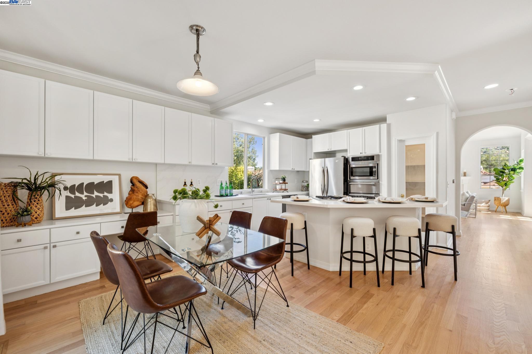 Detail Gallery Image 23 of 60 For 20602 Crow Creek Rd, Castro Valley,  CA 94552 - 3 Beds | 2/1 Baths