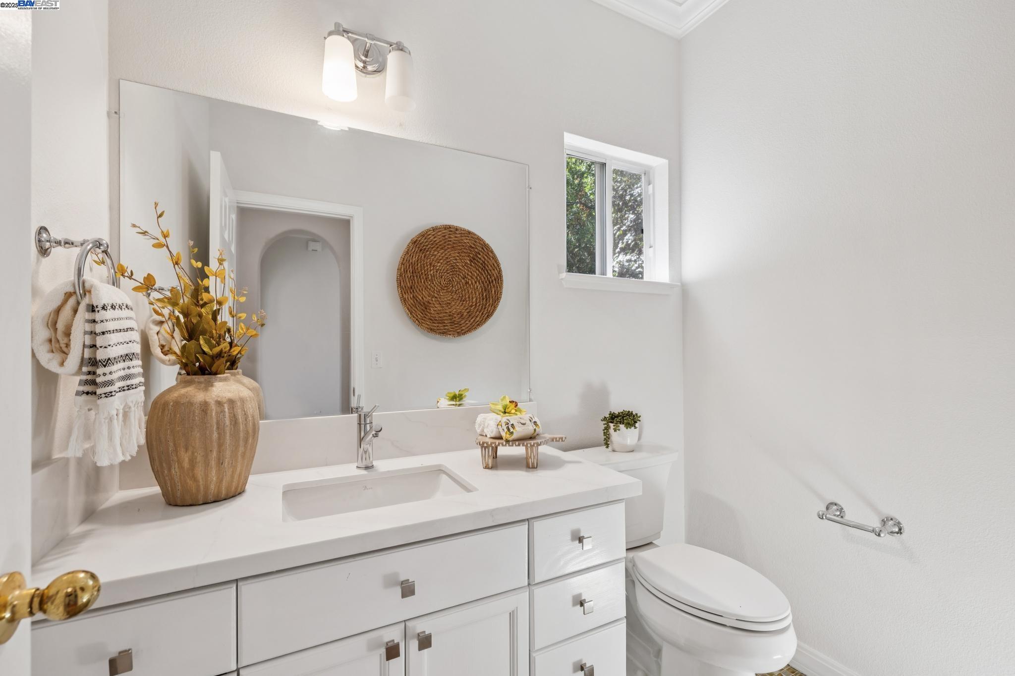 Detail Gallery Image 33 of 60 For 20602 Crow Creek Rd, Castro Valley,  CA 94552 - 3 Beds | 2/1 Baths