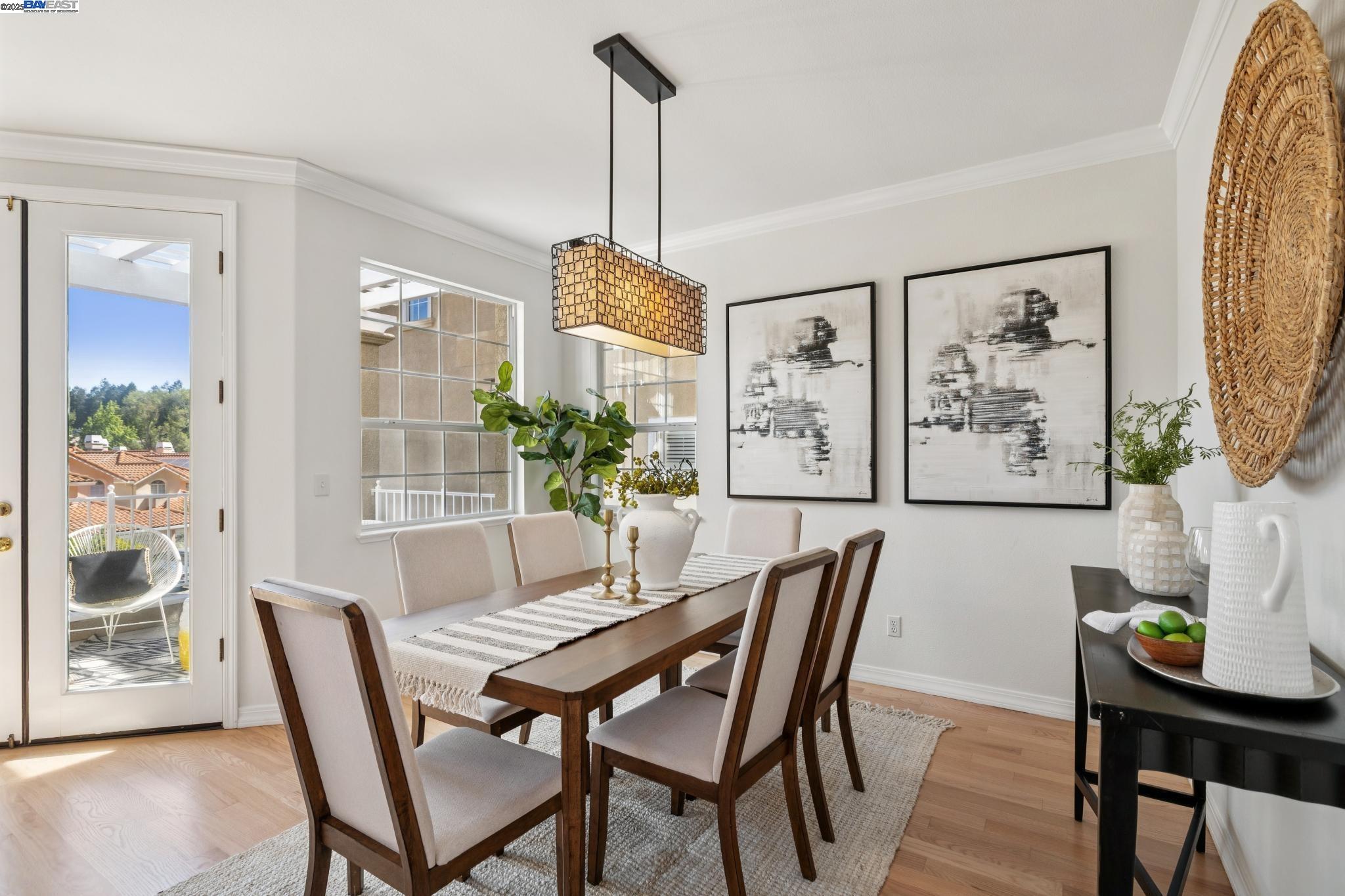 Detail Gallery Image 9 of 60 For 20602 Crow Creek Rd, Castro Valley,  CA 94552 - 3 Beds | 2/1 Baths