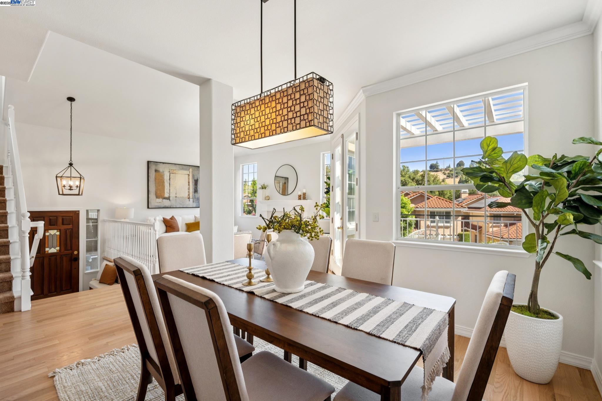 Detail Gallery Image 10 of 60 For 20602 Crow Creek Rd, Castro Valley,  CA 94552 - 3 Beds | 2/1 Baths