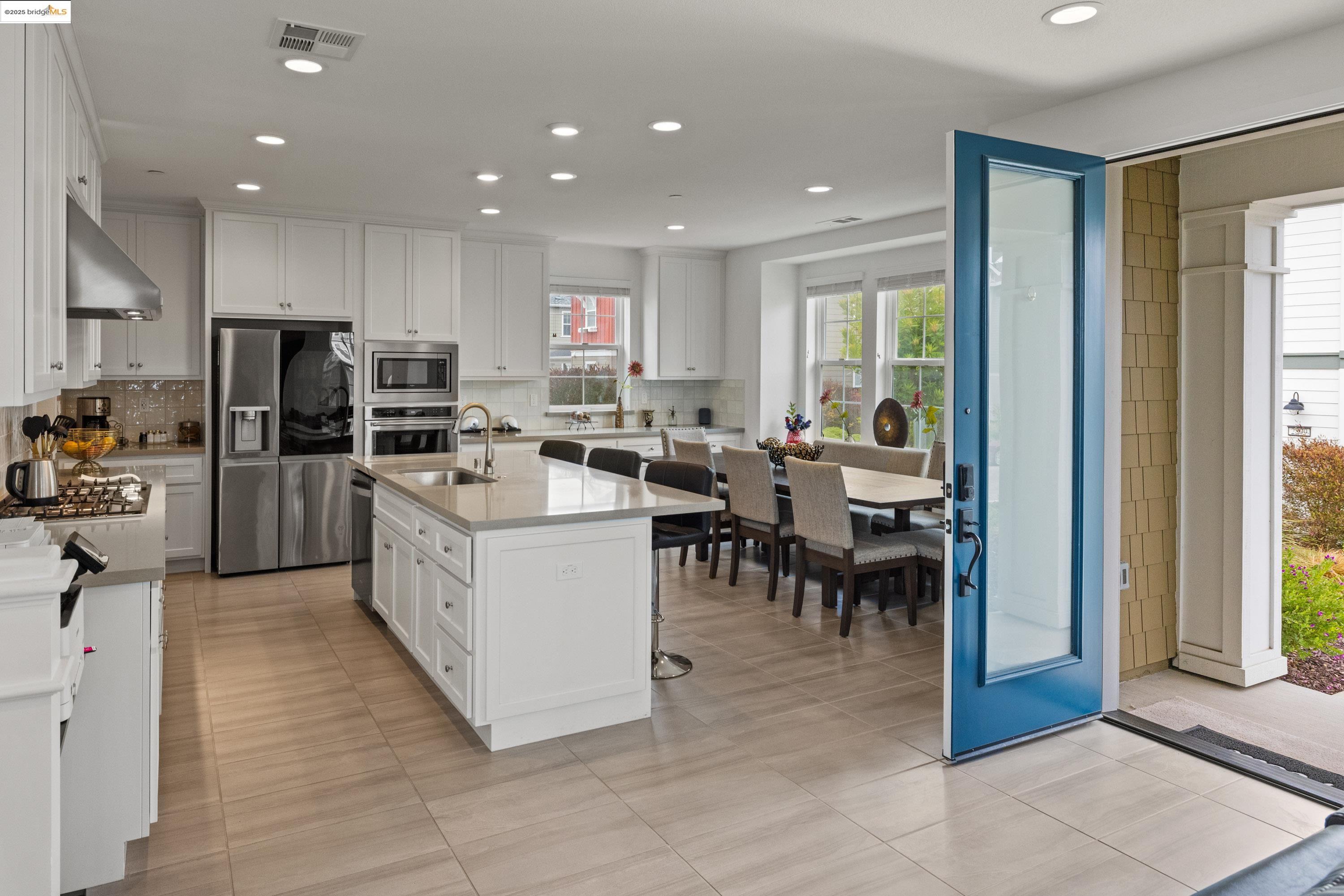 Detail Gallery Image 4 of 36 For 2810 Telegraph Blvd, –,  CA 93933 - 3 Beds | 2/1 Baths