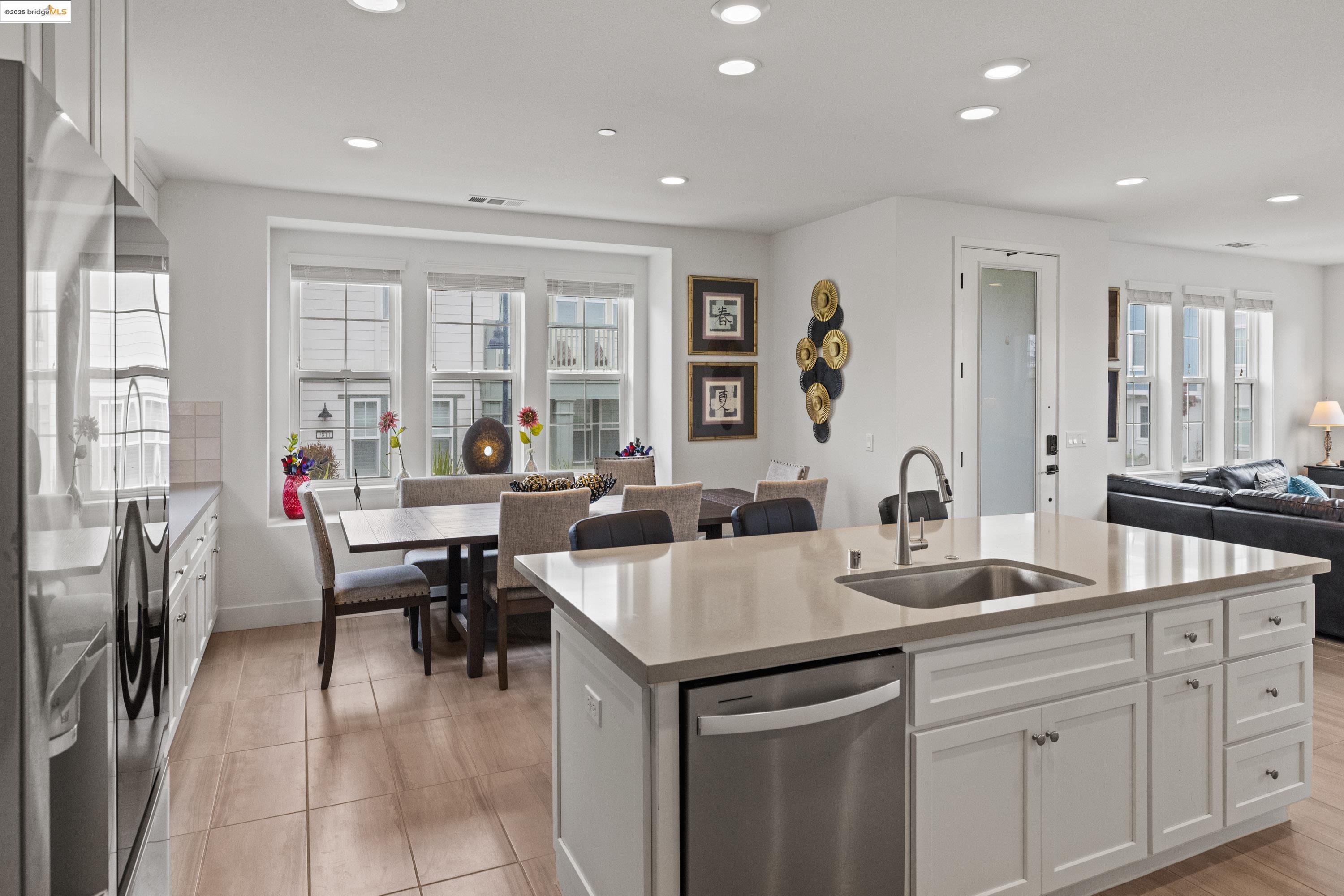 Detail Gallery Image 8 of 36 For 2810 Telegraph Blvd, –,  CA 93933 - 3 Beds | 2/1 Baths
