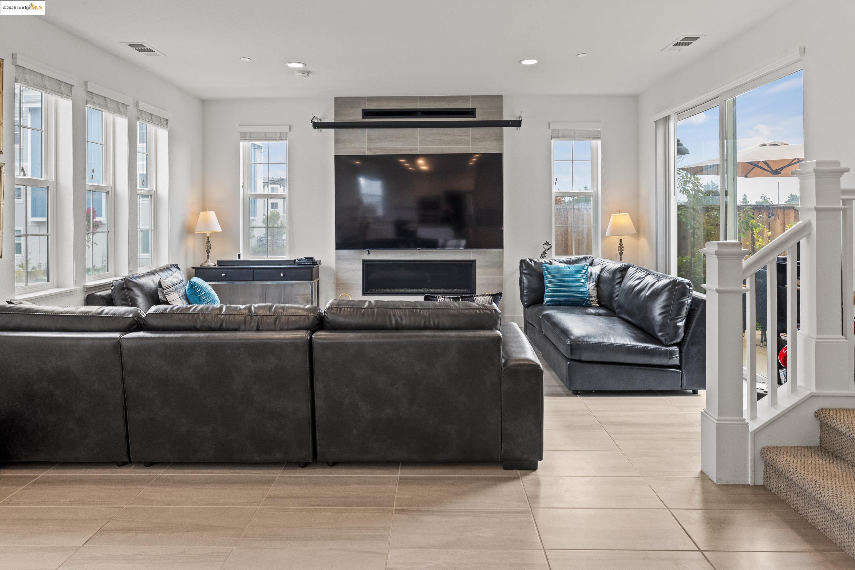 Detail Gallery Image 10 of 36 For 2810 Telegraph Blvd, –,  CA 93933 - 3 Beds | 2/1 Baths