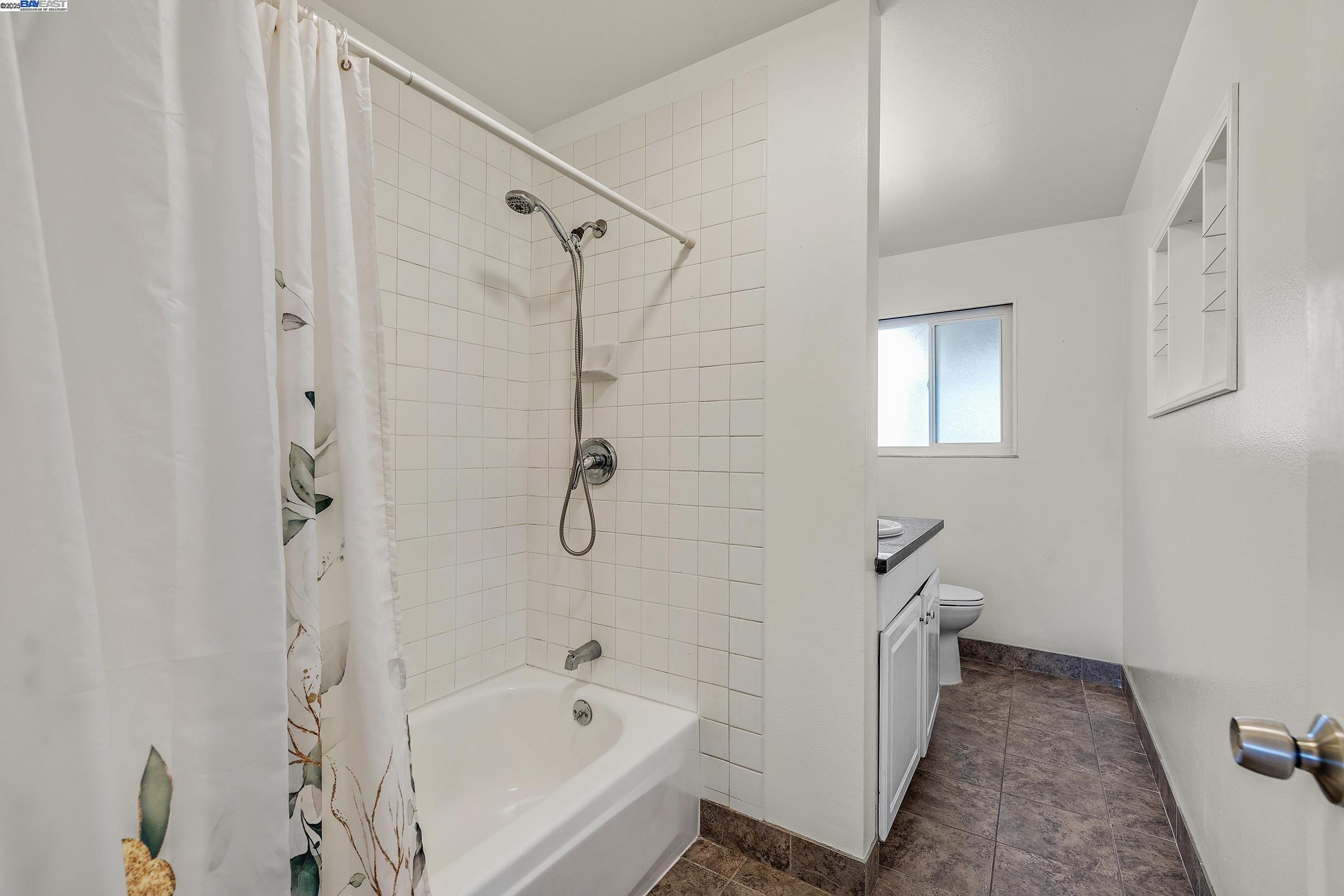 Detail Gallery Image 14 of 24 For 5603 Wintergreen Dr, Newark,  CA 94560 - 3 Beds | 2 Baths