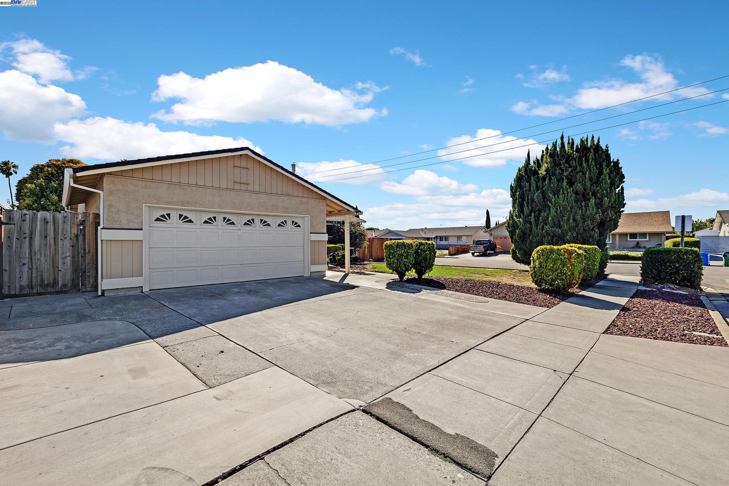 Detail Gallery Image 3 of 24 For 5603 Wintergreen Dr, Newark,  CA 94560 - 3 Beds | 2 Baths