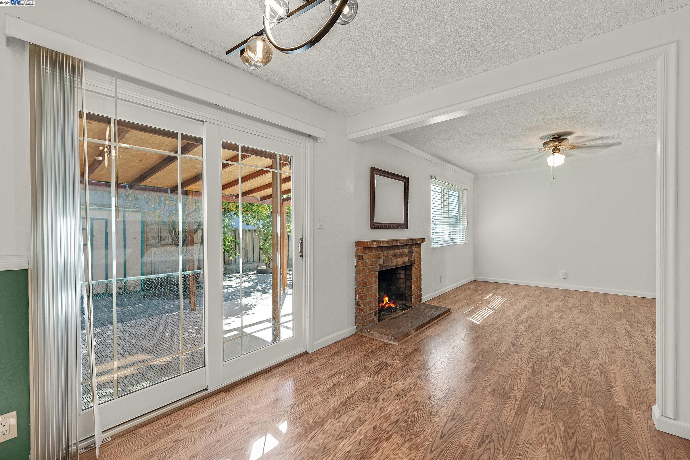 Detail Gallery Image 6 of 24 For 5603 Wintergreen Dr, Newark,  CA 94560 - 3 Beds | 2 Baths