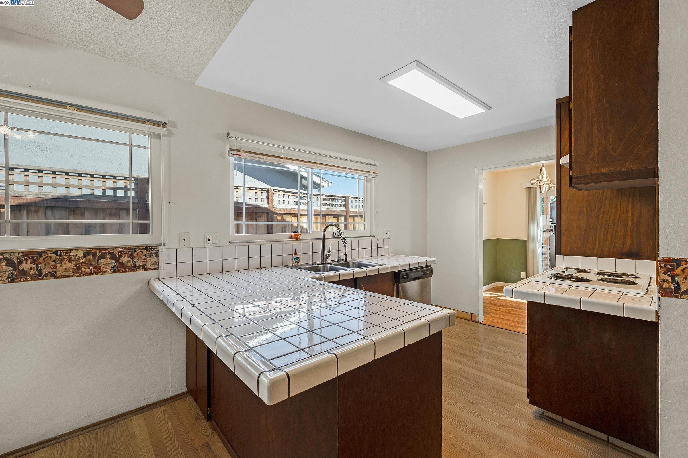 Detail Gallery Image 10 of 24 For 5603 Wintergreen Dr, Newark,  CA 94560 - 3 Beds | 2 Baths