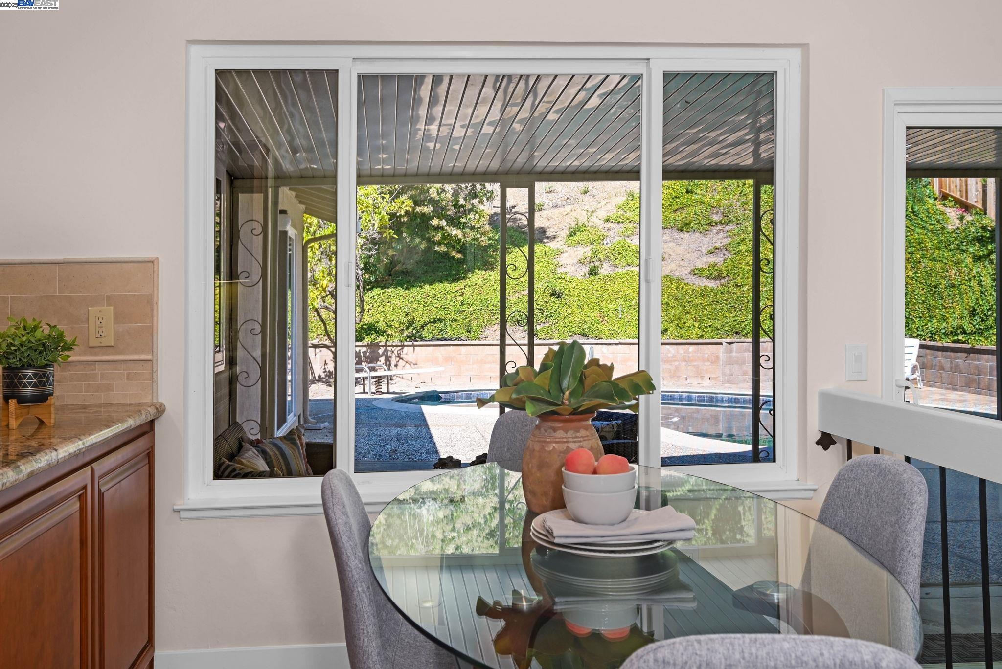 Detail Gallery Image 11 of 28 For 5846 Cold Water Dr, Castro Valley,  CA 94552 - 3 Beds | 2 Baths