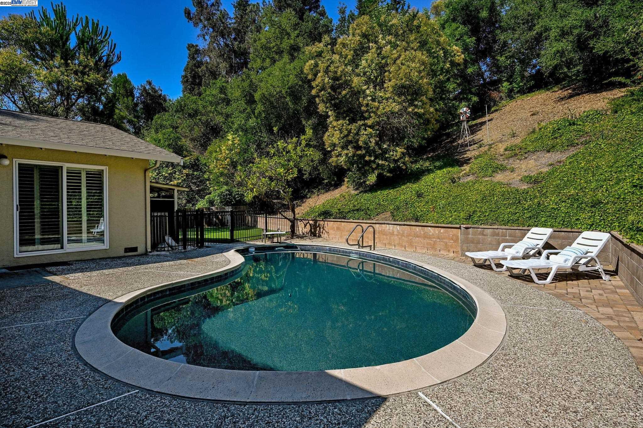 Detail Gallery Image 20 of 28 For 5846 Cold Water Dr, Castro Valley,  CA 94552 - 3 Beds | 2 Baths