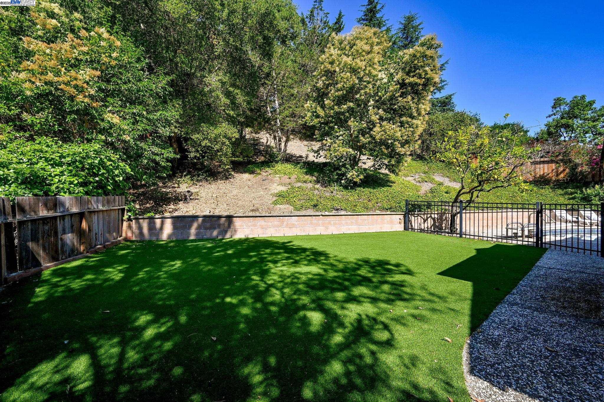 Detail Gallery Image 25 of 28 For 5846 Cold Water Dr, Castro Valley,  CA 94552 - 3 Beds | 2 Baths