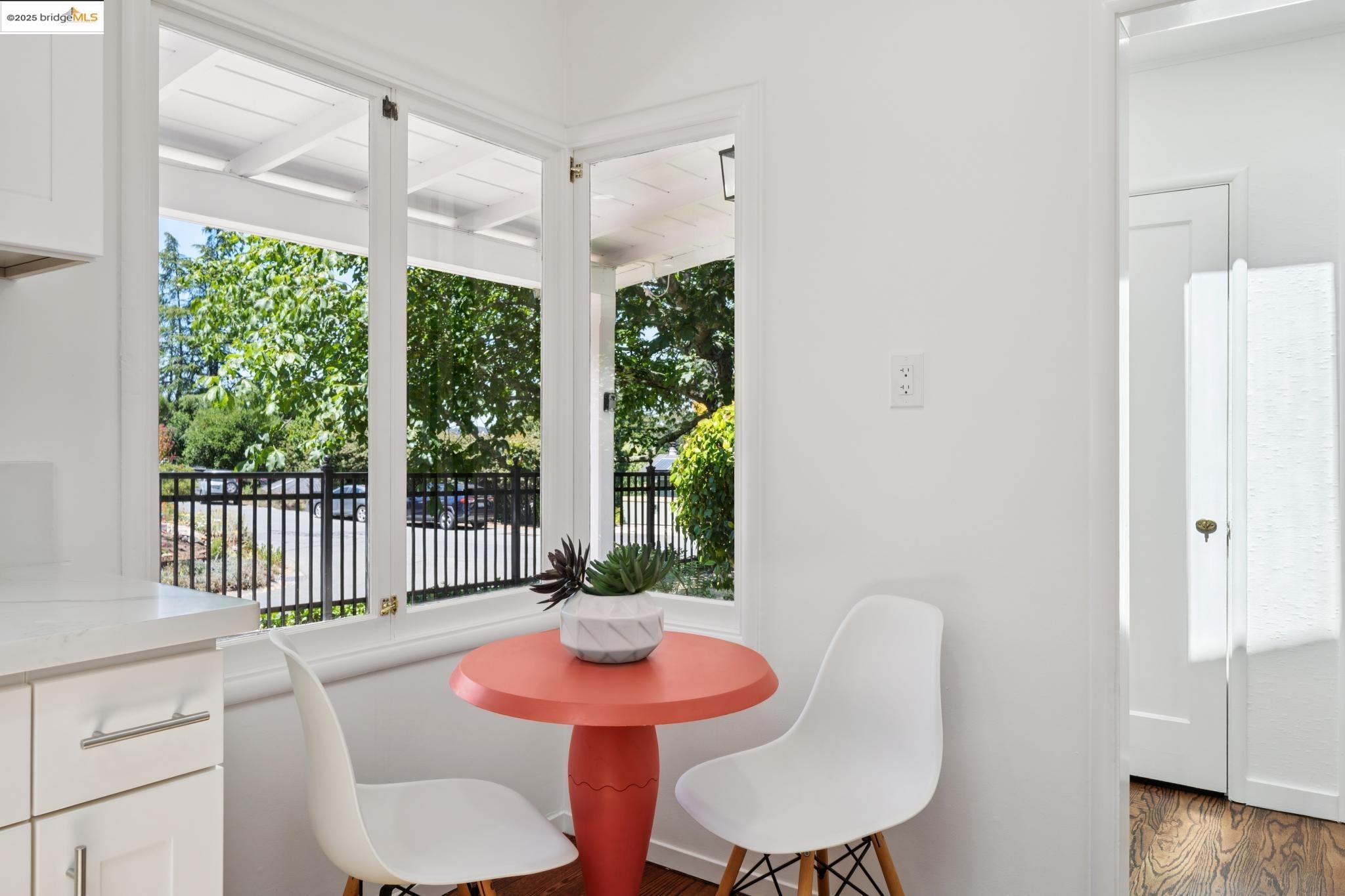 Detail Gallery Image 12 of 40 For 16 Muir Way, Berkeley,  CA 94708 - 3 Beds | 2 Baths
